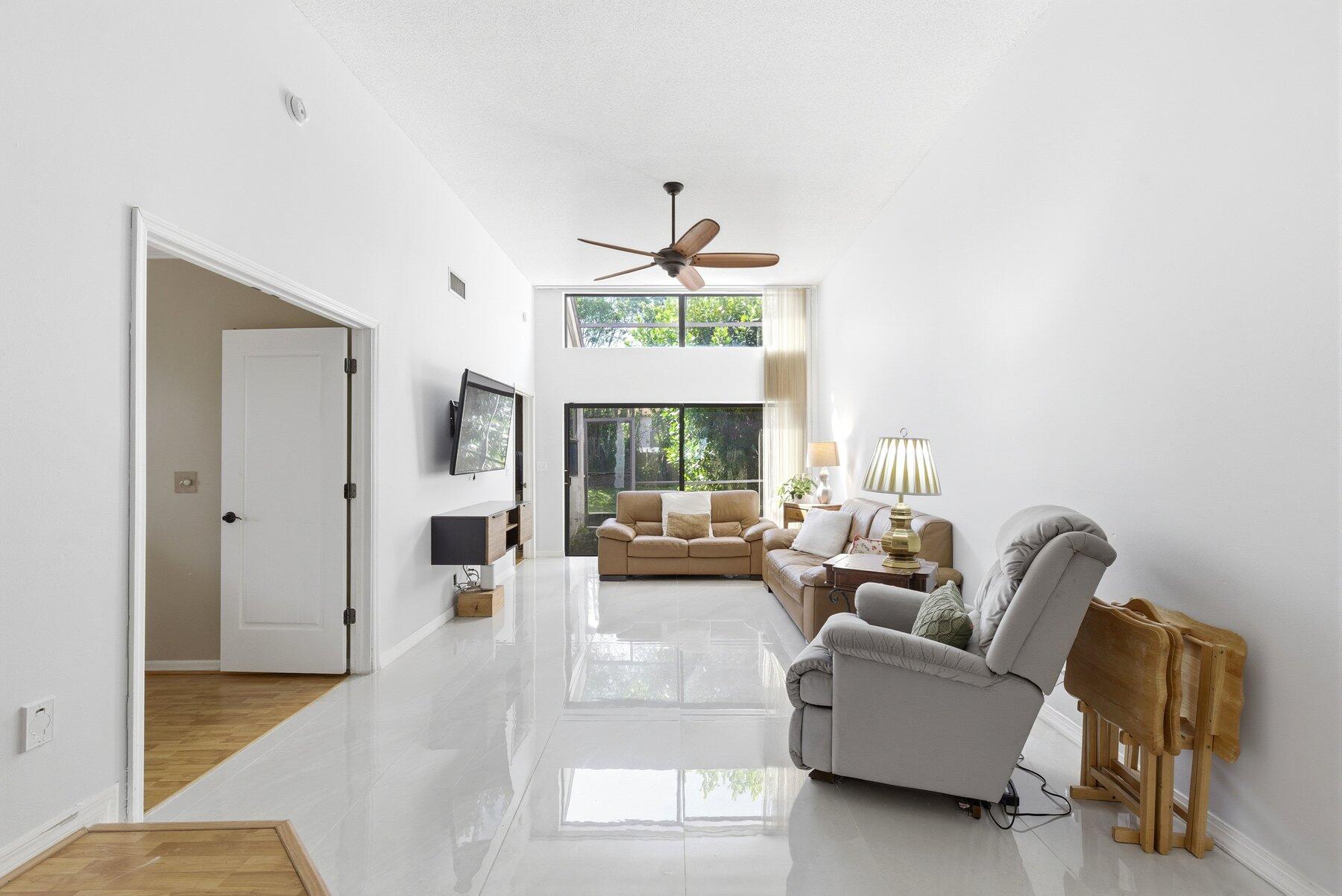 CANARY PALM CLUB - Residential