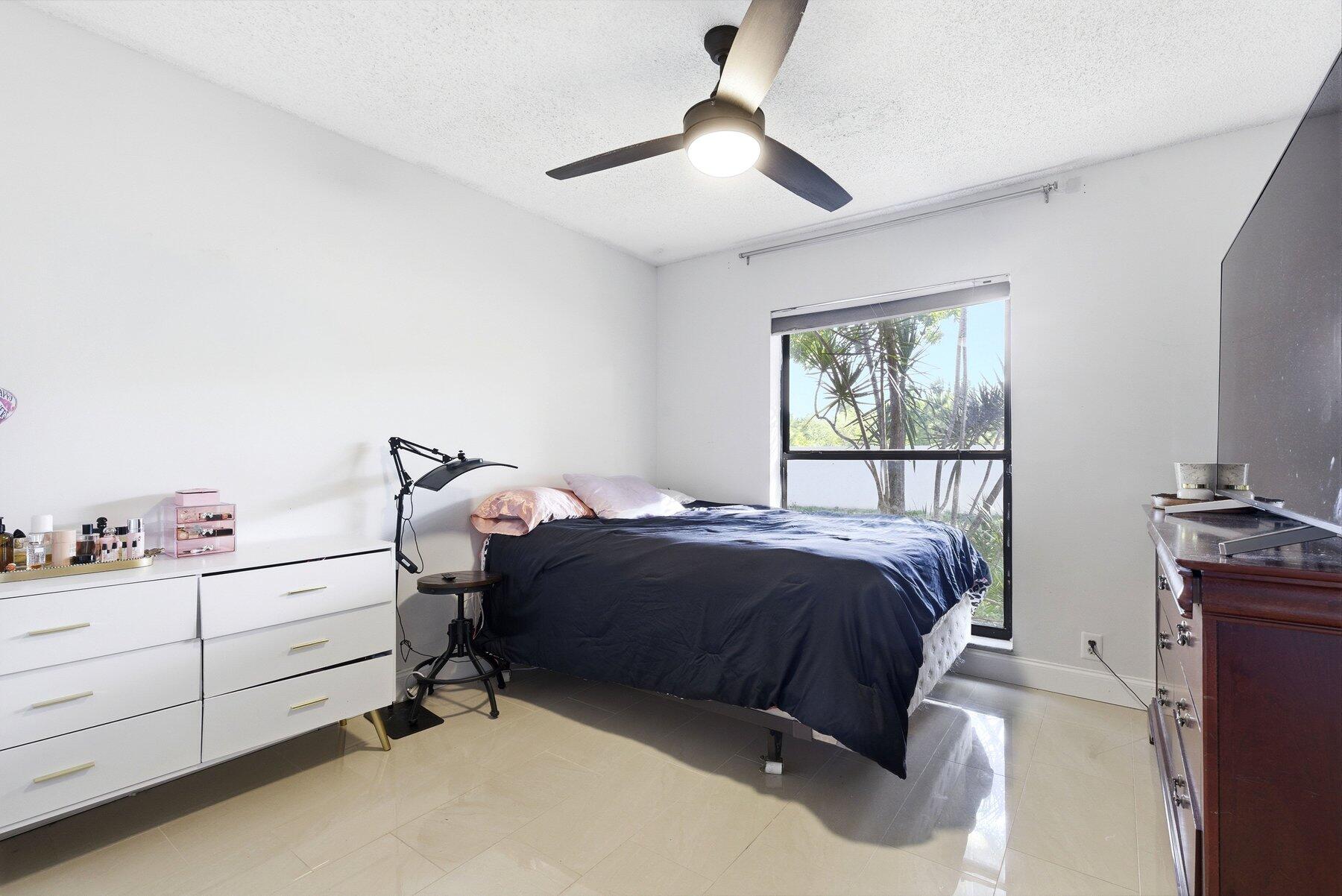 CANARY PALM CLUB - Residential