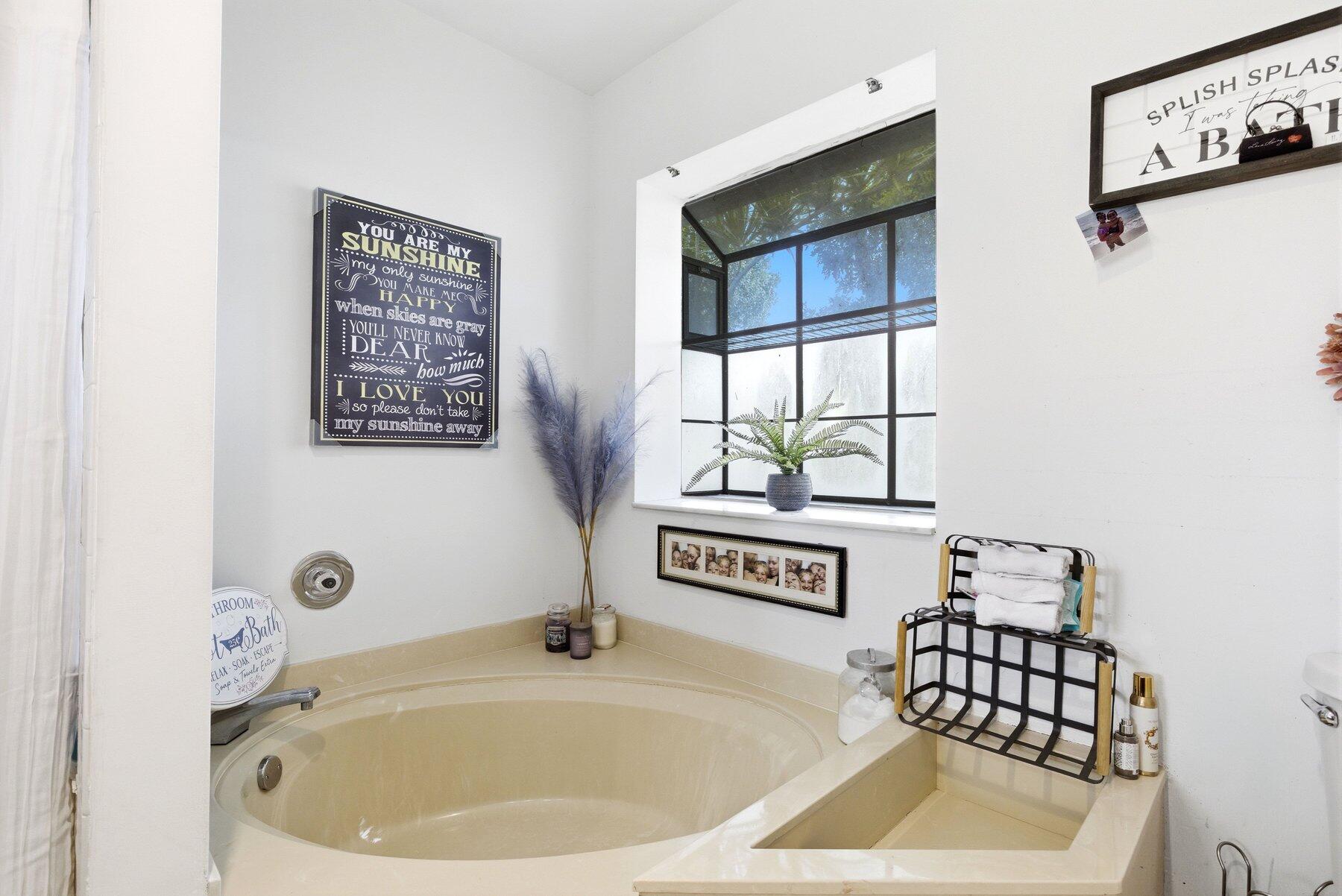 CANARY PALM CLUB - Residential