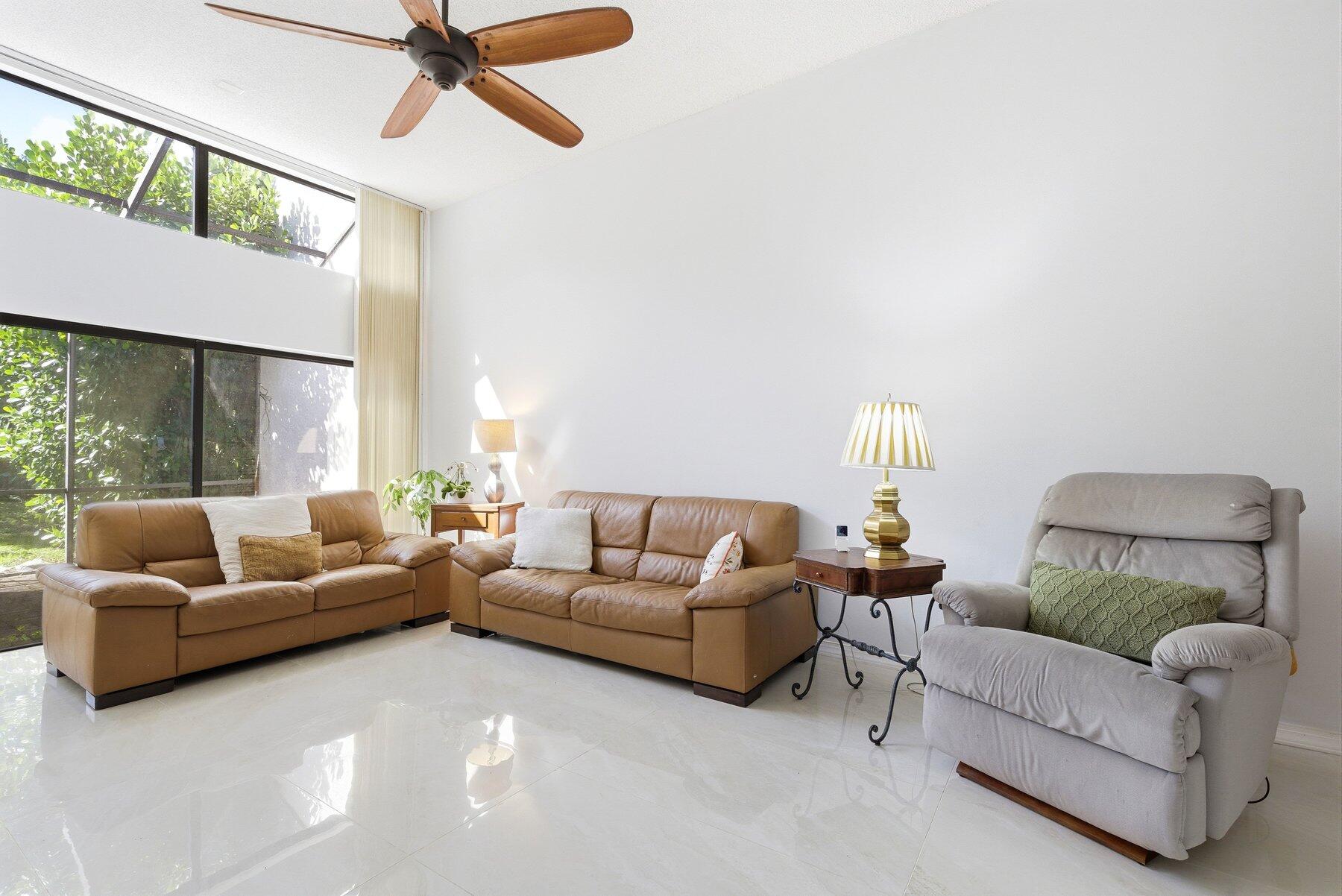 CANARY PALM CLUB - Residential