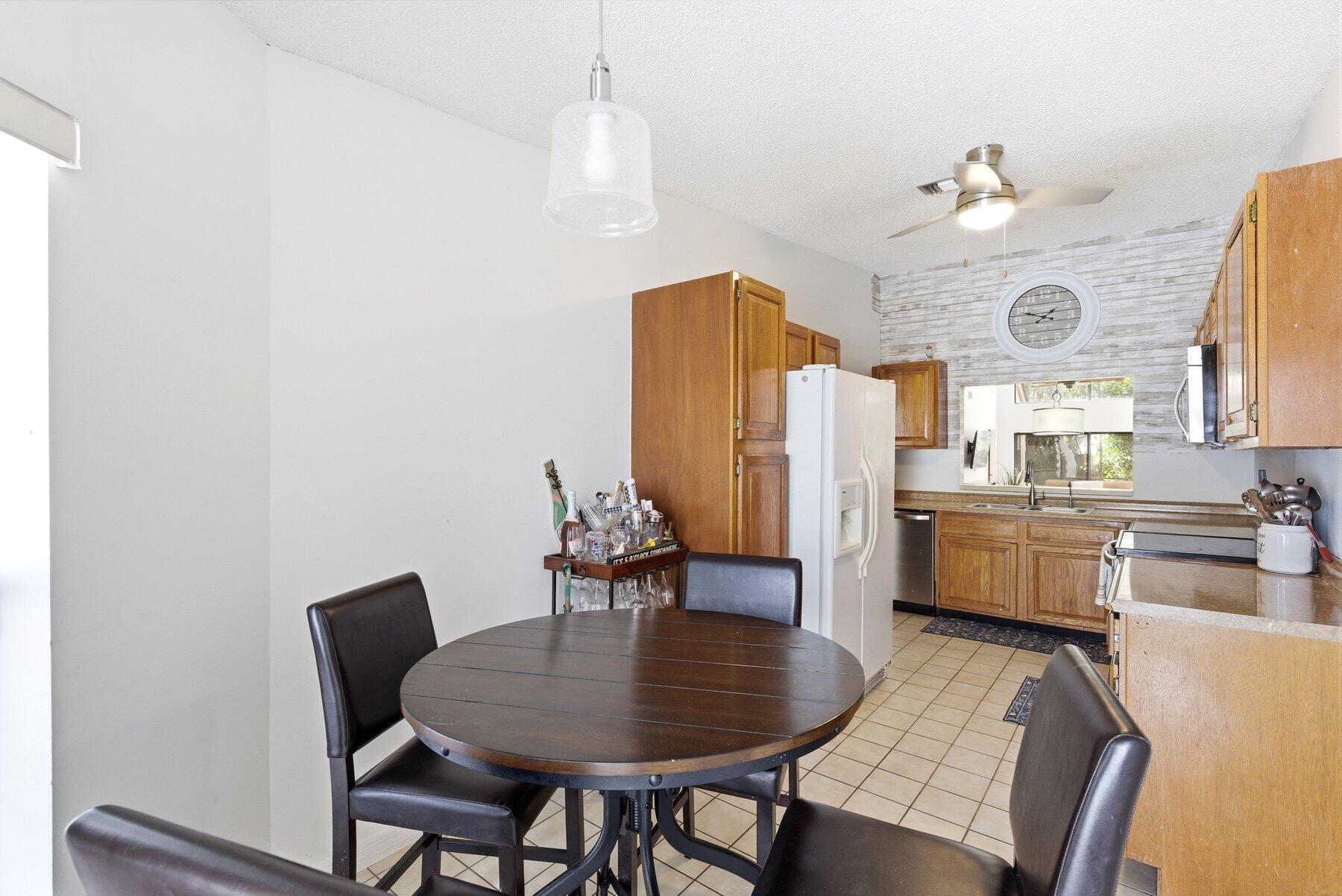CANARY PALM CLUB - Residential