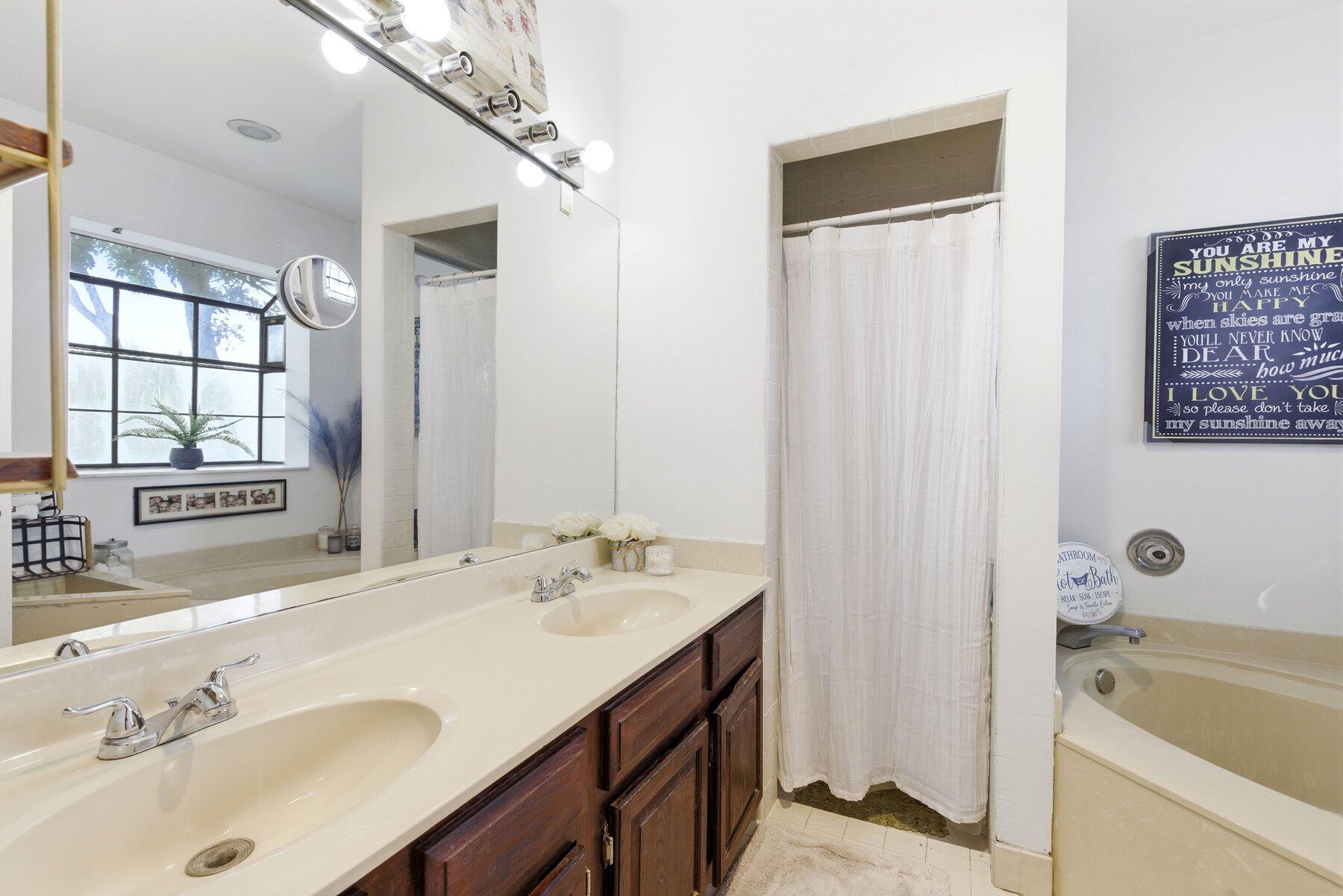 CANARY PALM CLUB - Residential