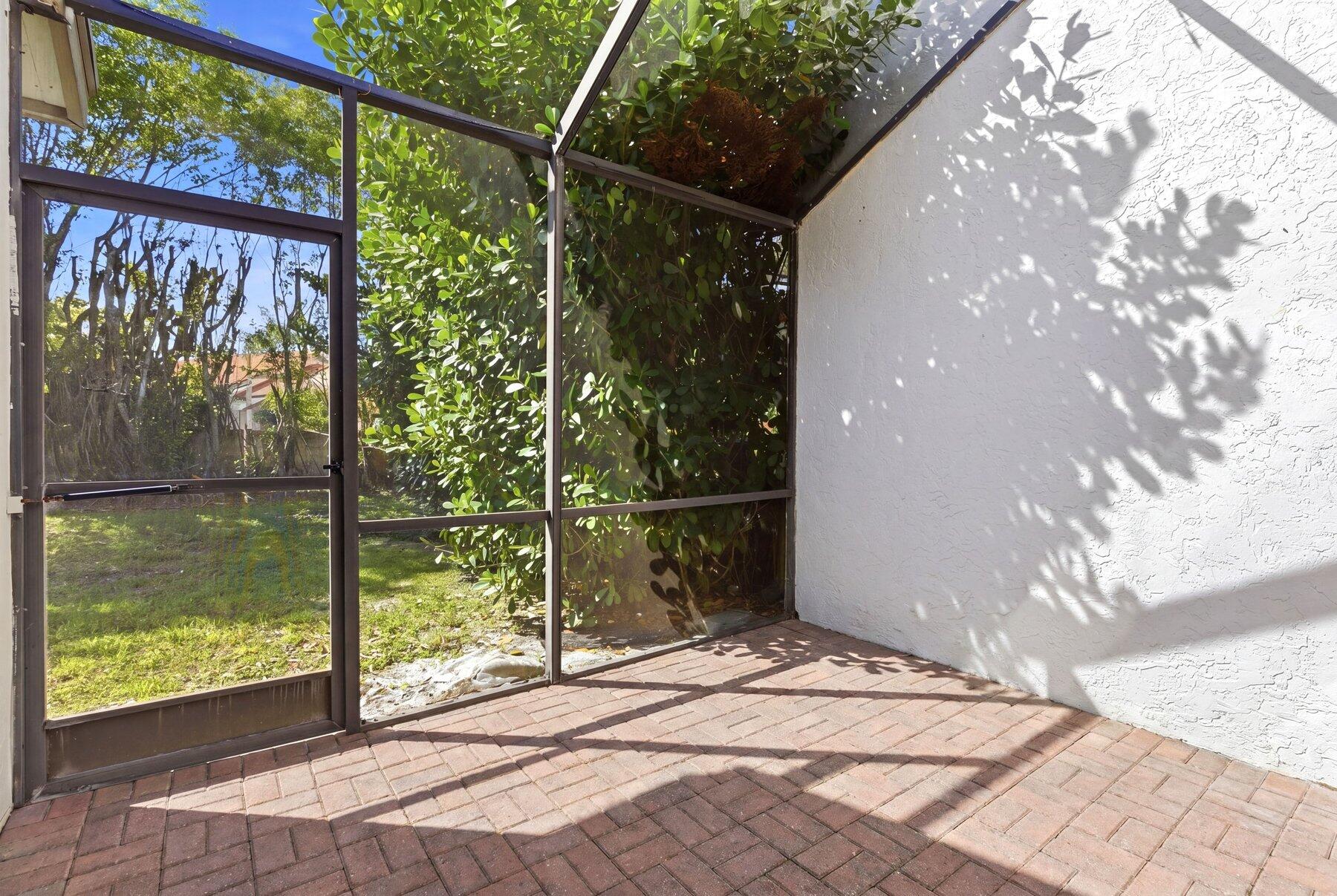 CANARY PALM CLUB - Residential