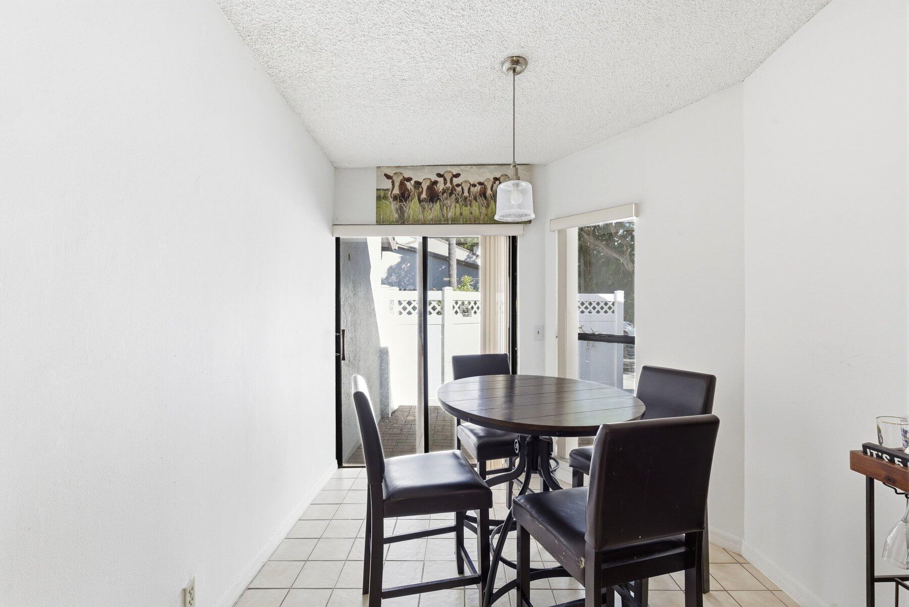 CANARY PALM CLUB - Residential