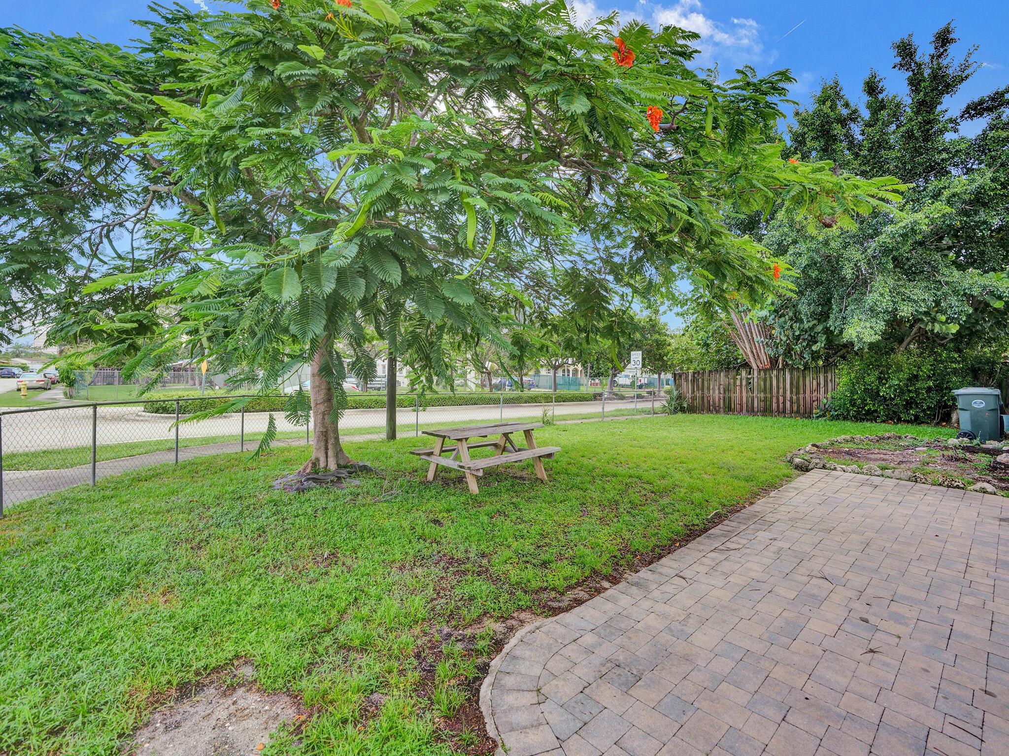 COLLIER ESTATES 2ND ADD - Residential Lease