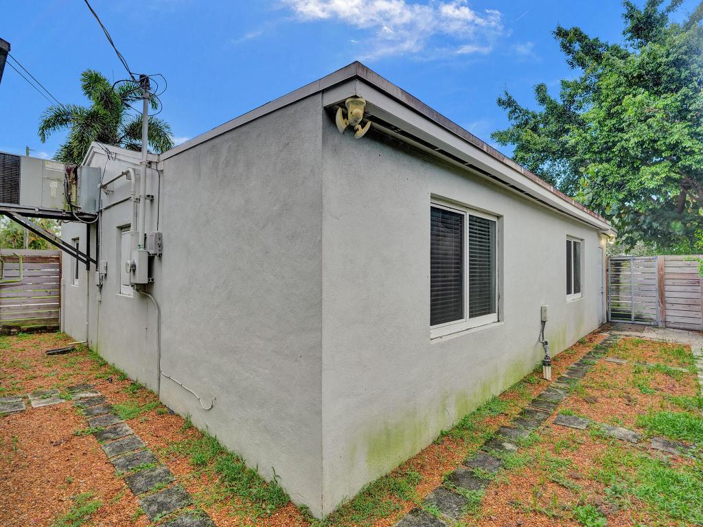 COLLIER ESTATES 2ND ADD - Residential Lease