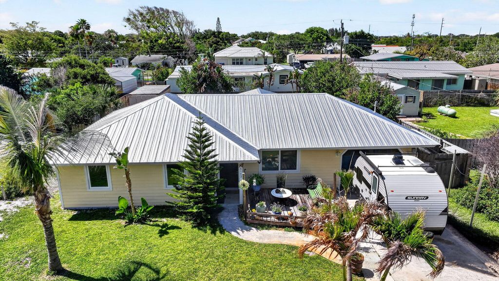Photo of 8143 SE Woodland Road, Hobe Sound, FL 33455 (MLS # B26031143)