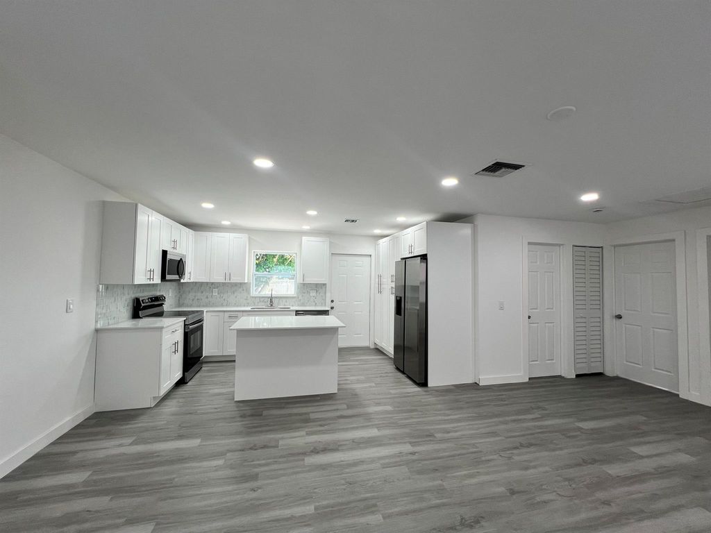 Photo of 2801 Ave Q, Fort Pierce, FL 34947 (MLS # R11125673)