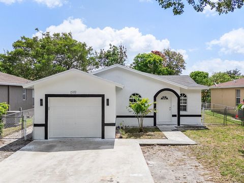 Single Family Residence in Pompano Beach FL 1582 7th Ln Ln.jpg