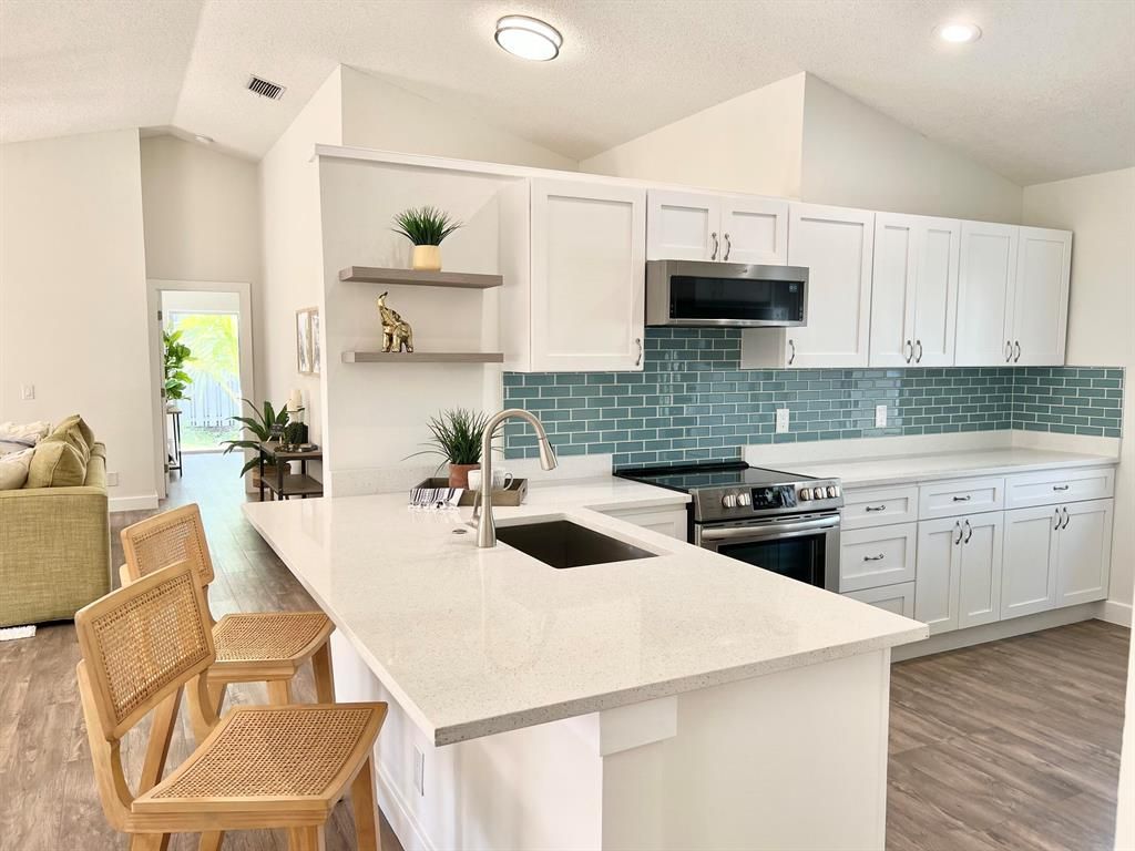 Photo of 24 Governors Court Ct, Palm Beach Gardens, FL 33418 (MLS # R10826033)