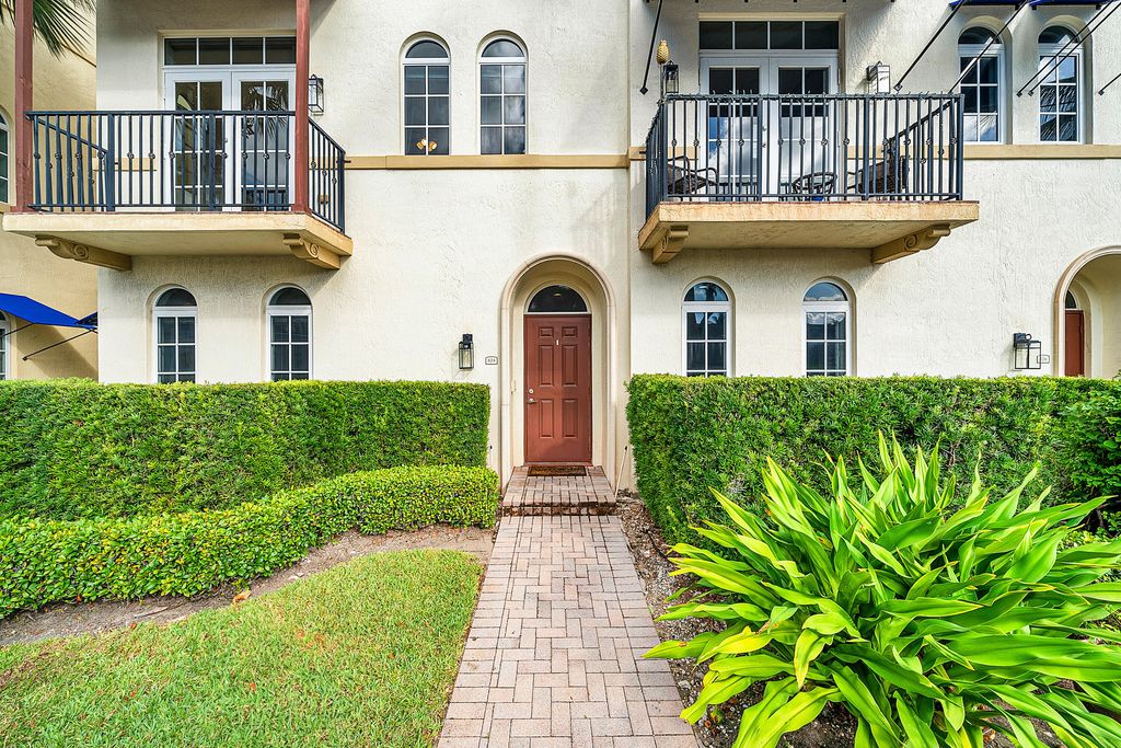 Photo of 824 Virginia Garden Drive, Boynton Beach, FL 33435 (MLS # B26002653)
