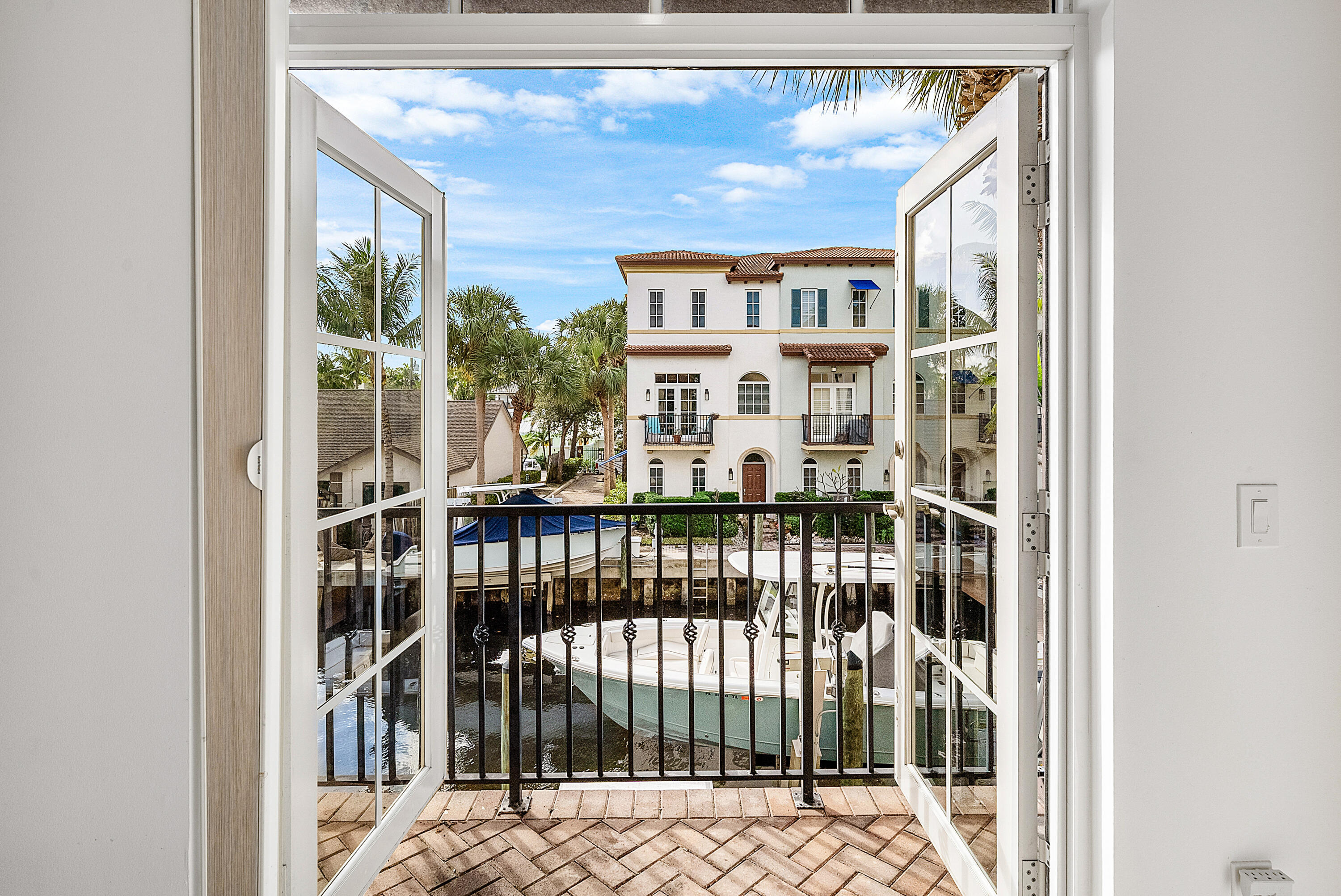 ESTANCIA AT BOYNTON BEACH - Residential Lease