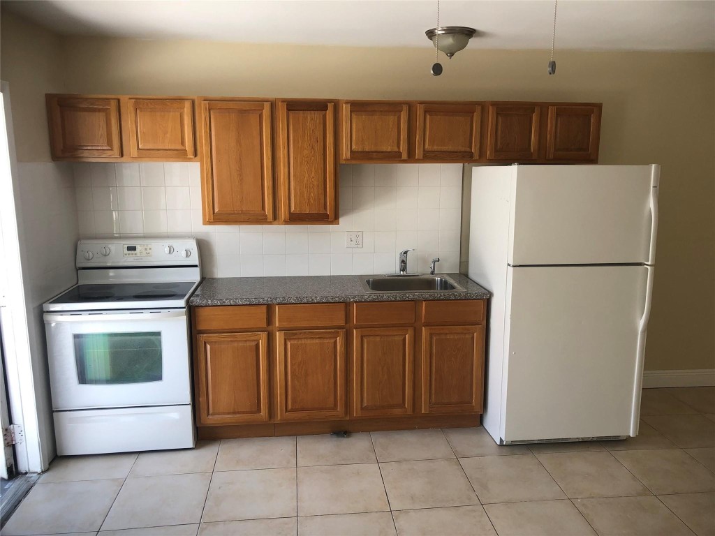 Hollywood Little Ranches - Residential Lease