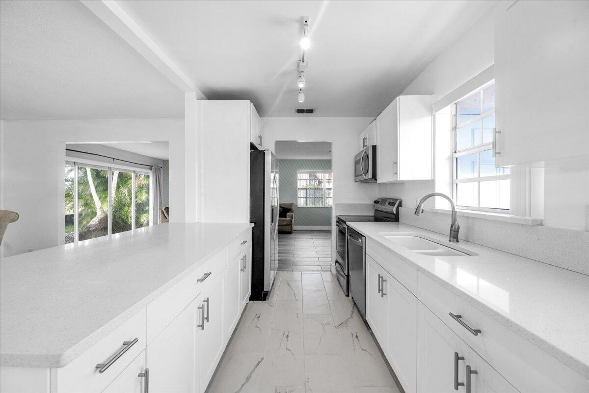 LUCERNE LAKES - Residential