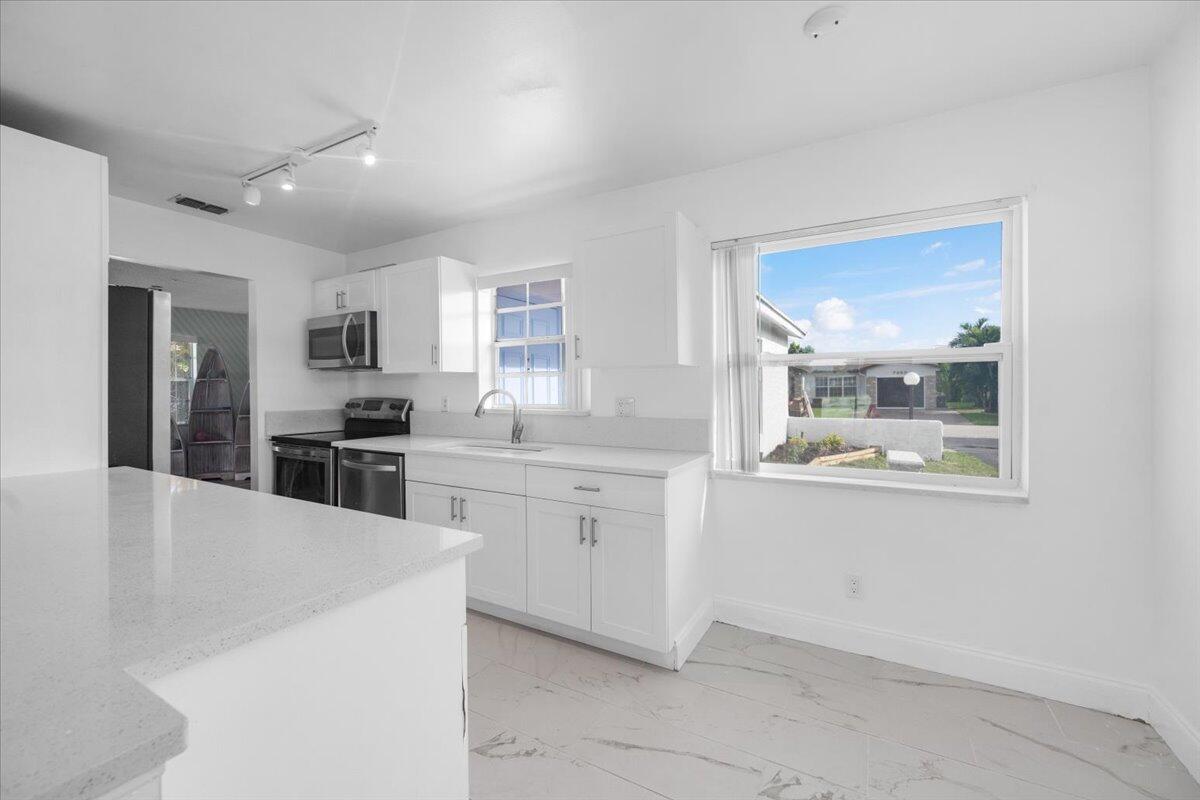 LUCERNE LAKES - Residential