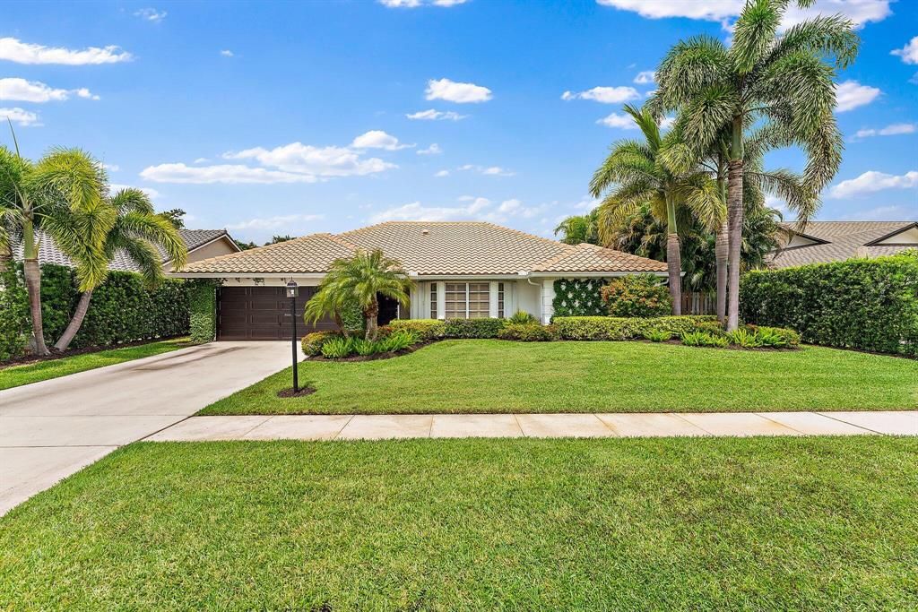 Photo of 12950 La Rochelle Circle, Palm Beach Gardens, FL 33410 (MLS # R10895169)