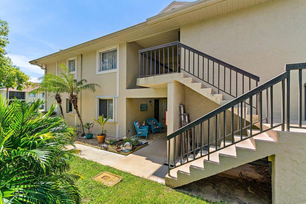 Photo of 6540 Chasewood Drive #F, Jupiter, FL 33458 (MLS # B26060116)