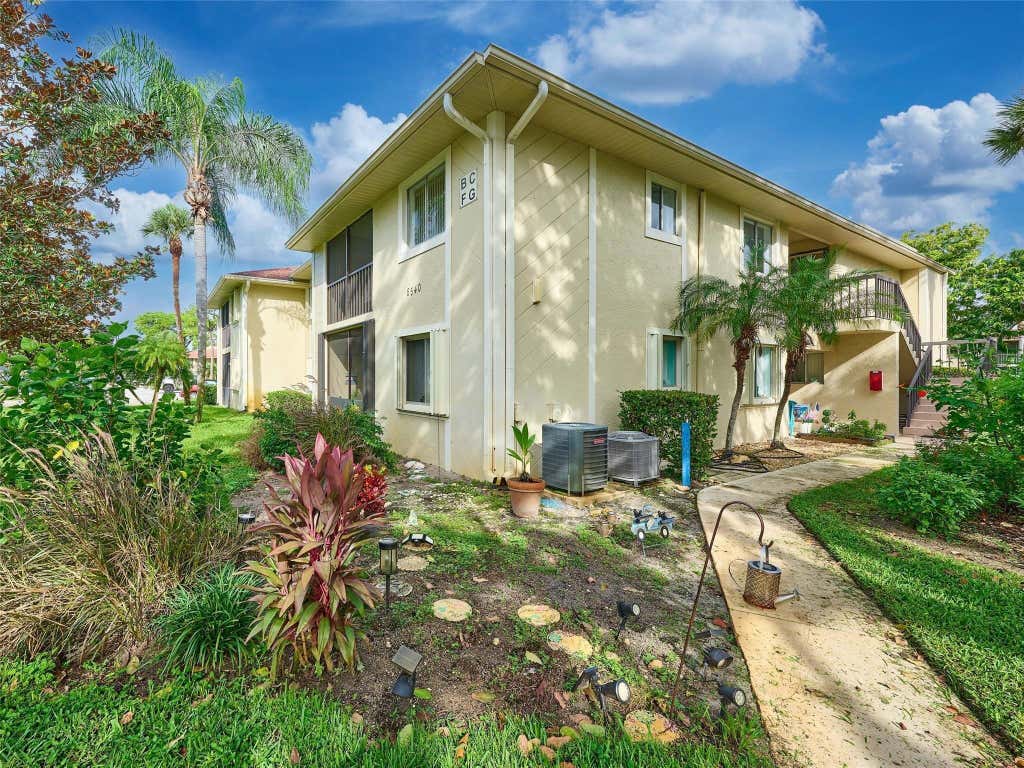 Photo of 6540 Chasewood Drive #F, Jupiter, FL 33458 (MLS # B26060116)