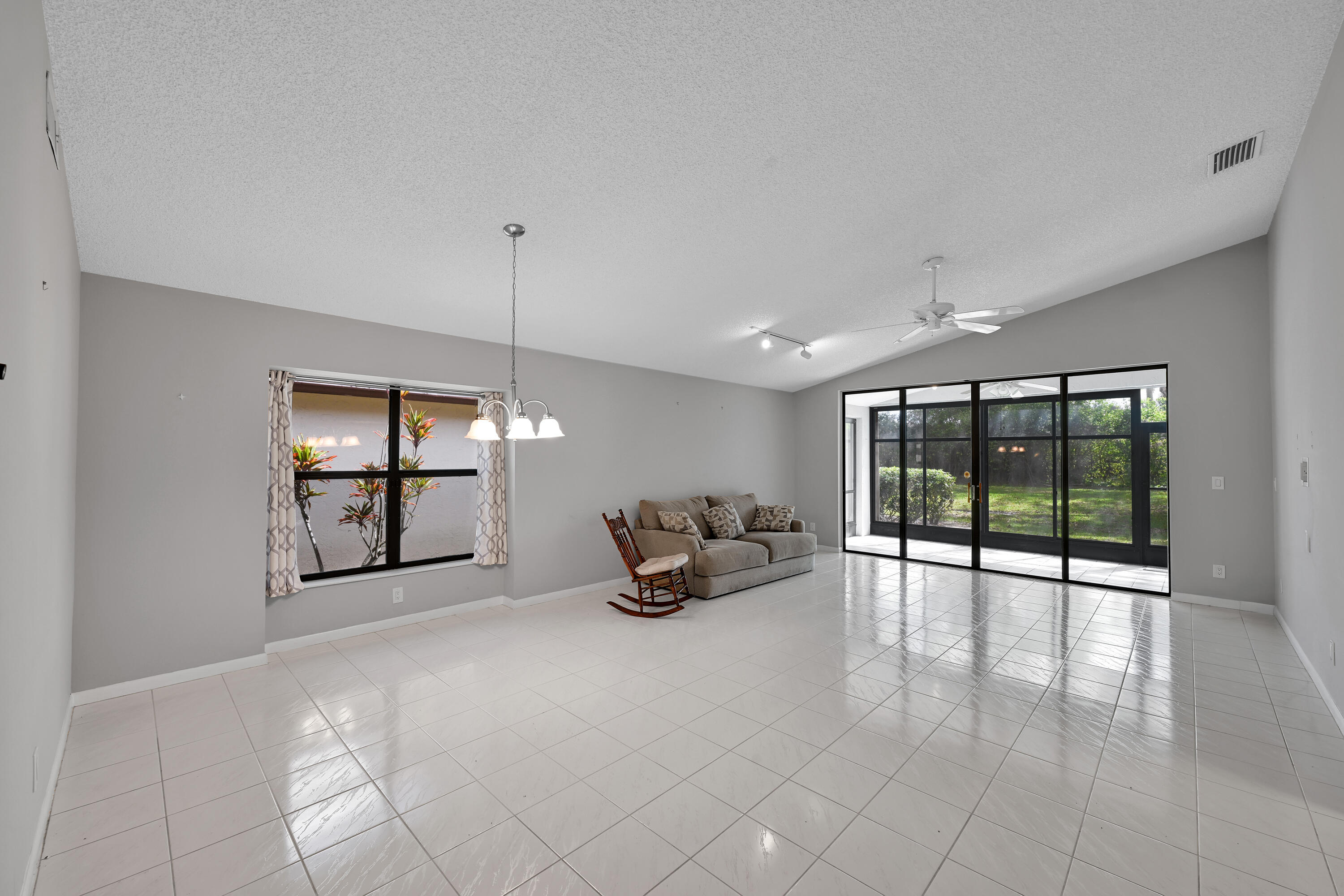 EQUESTRIAN - Residential