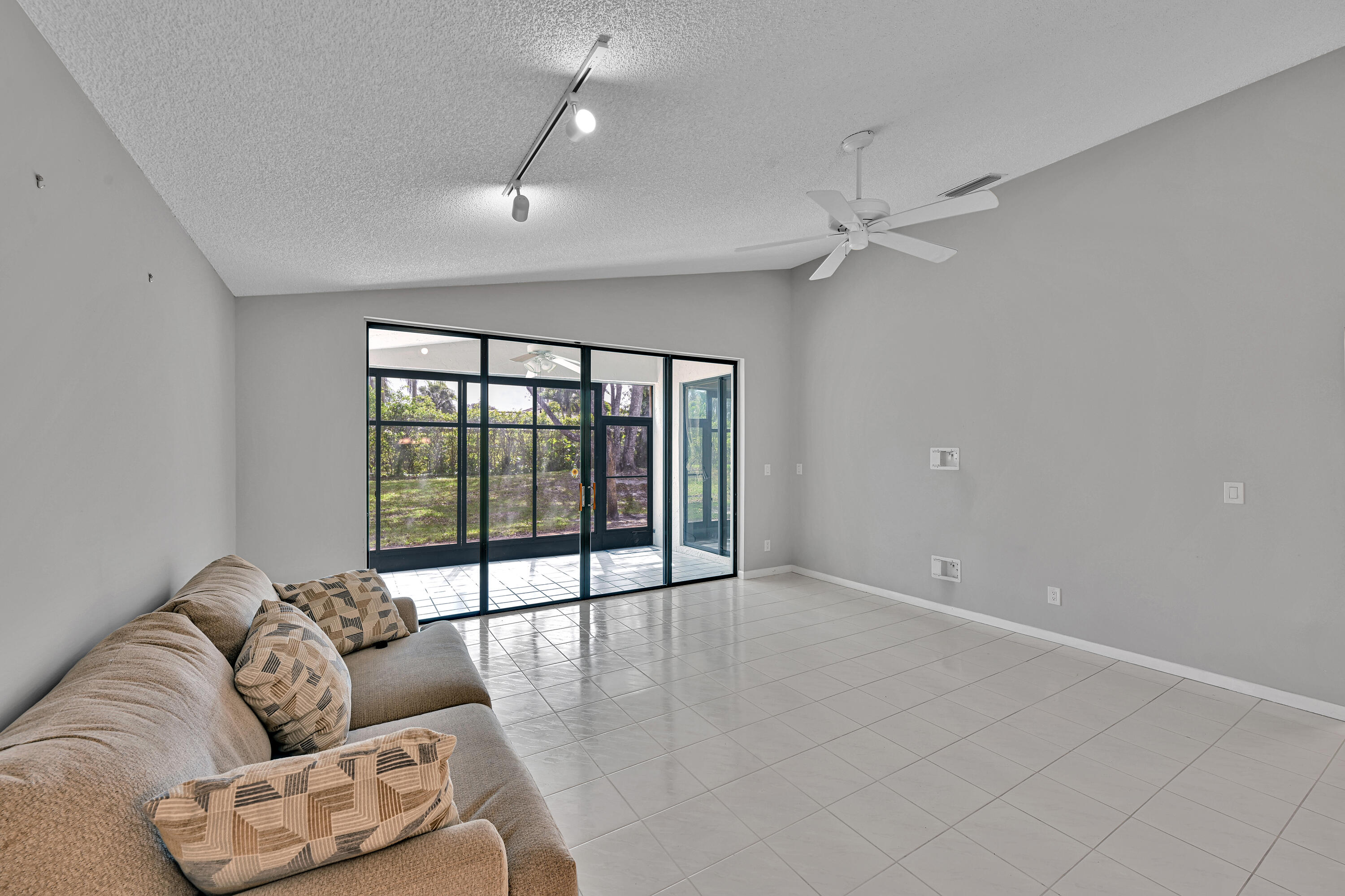 EQUESTRIAN - Residential