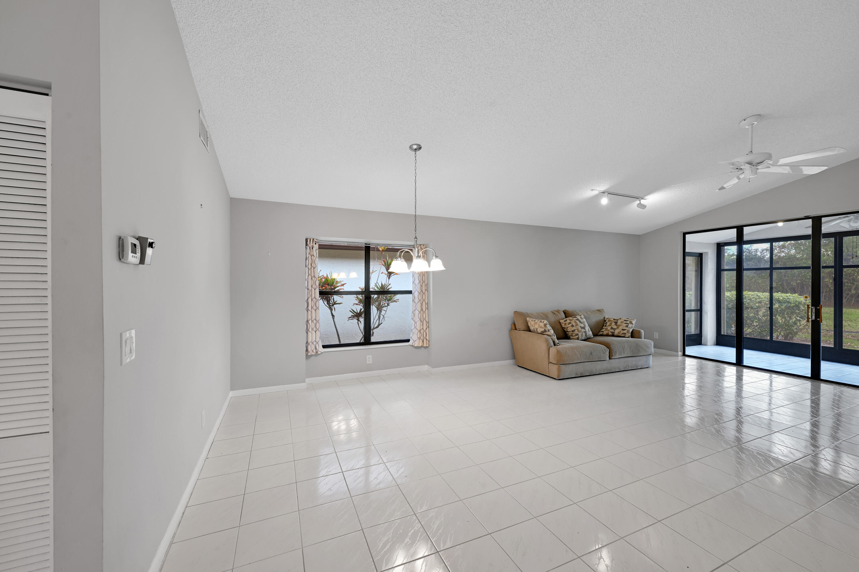 EQUESTRIAN - Residential