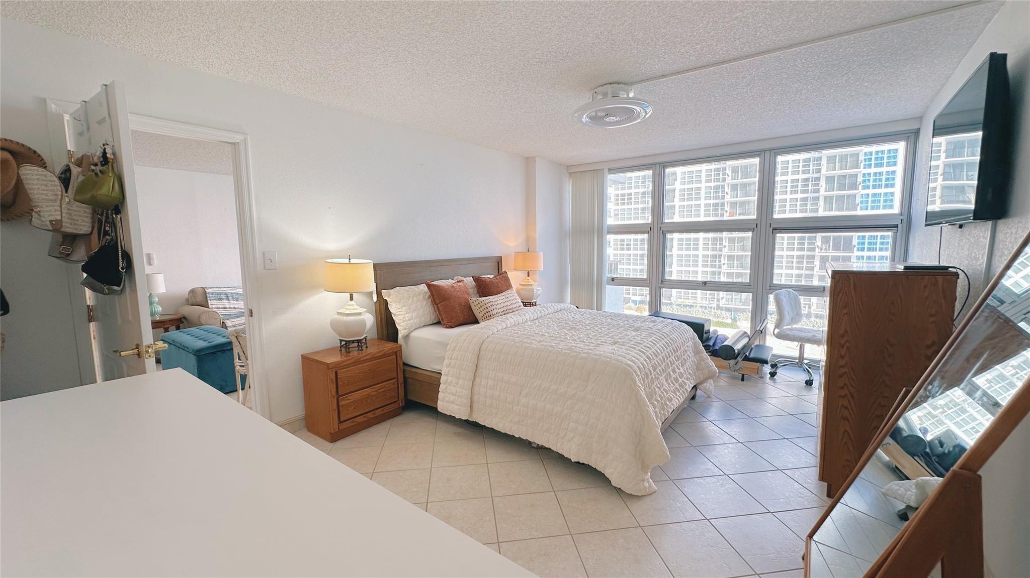 525 N Ocean Blvd 822