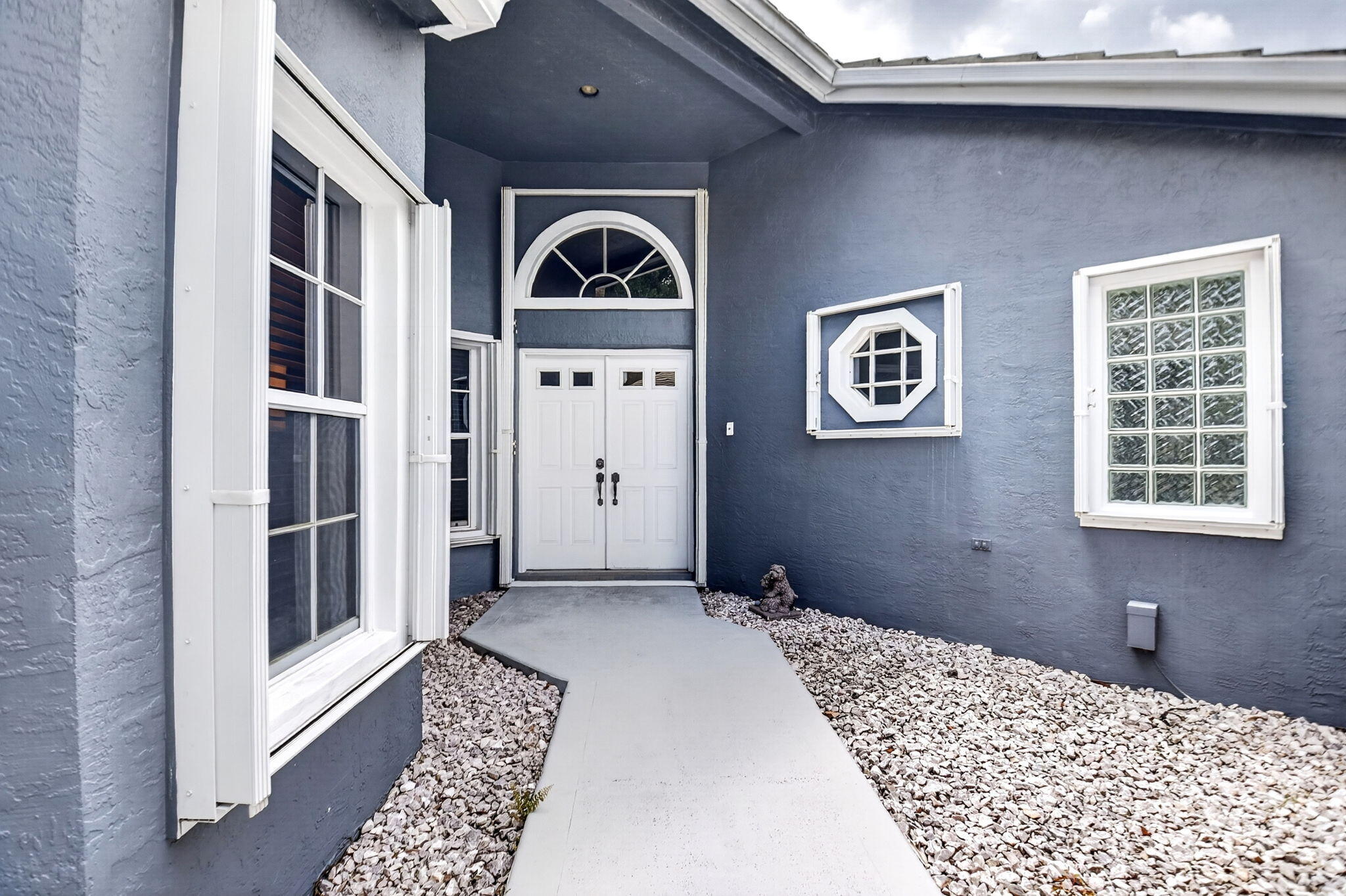 Properties 107 Harbor Lake Circle