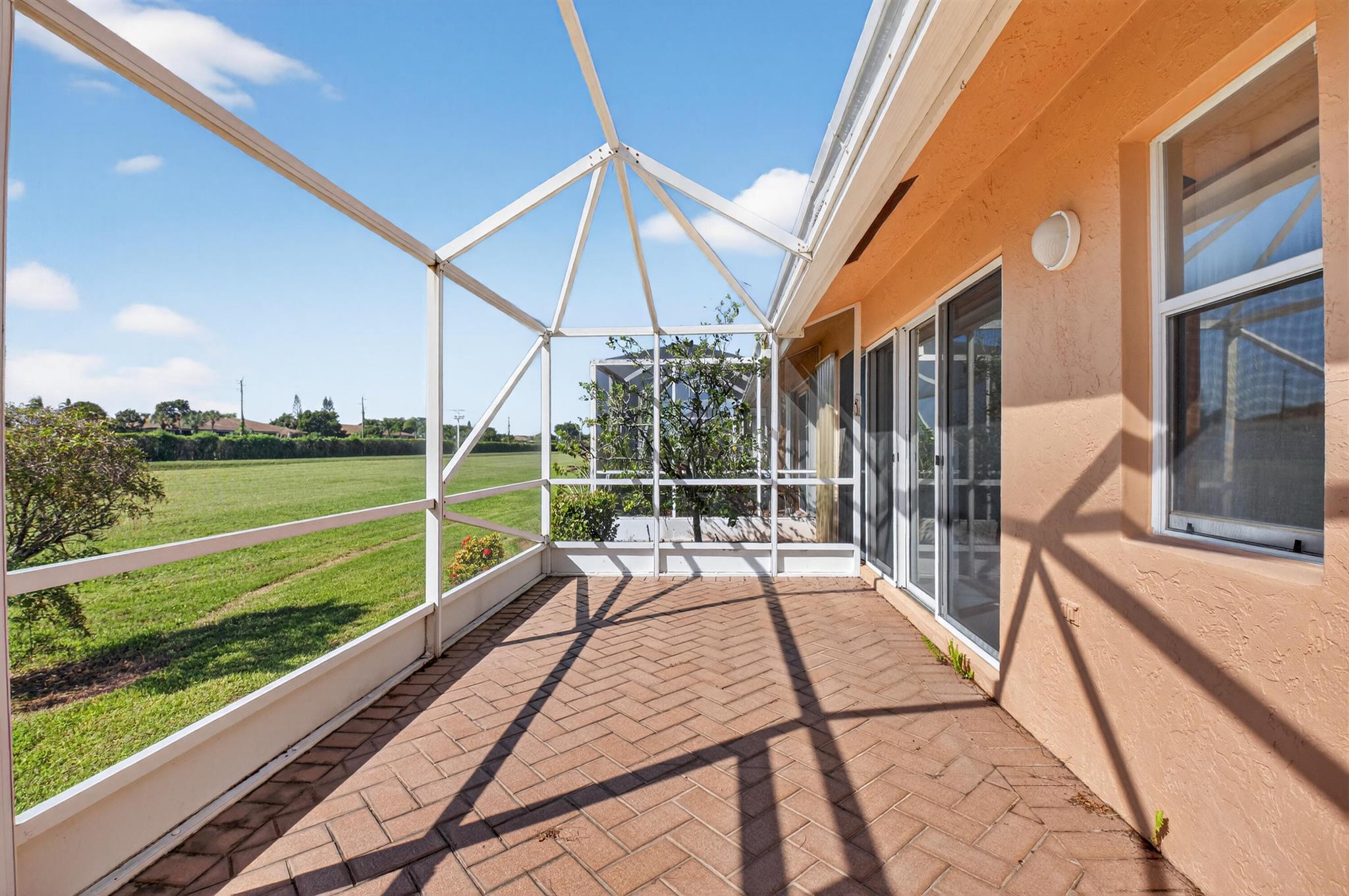 ROYAL LANDINGS - Residential