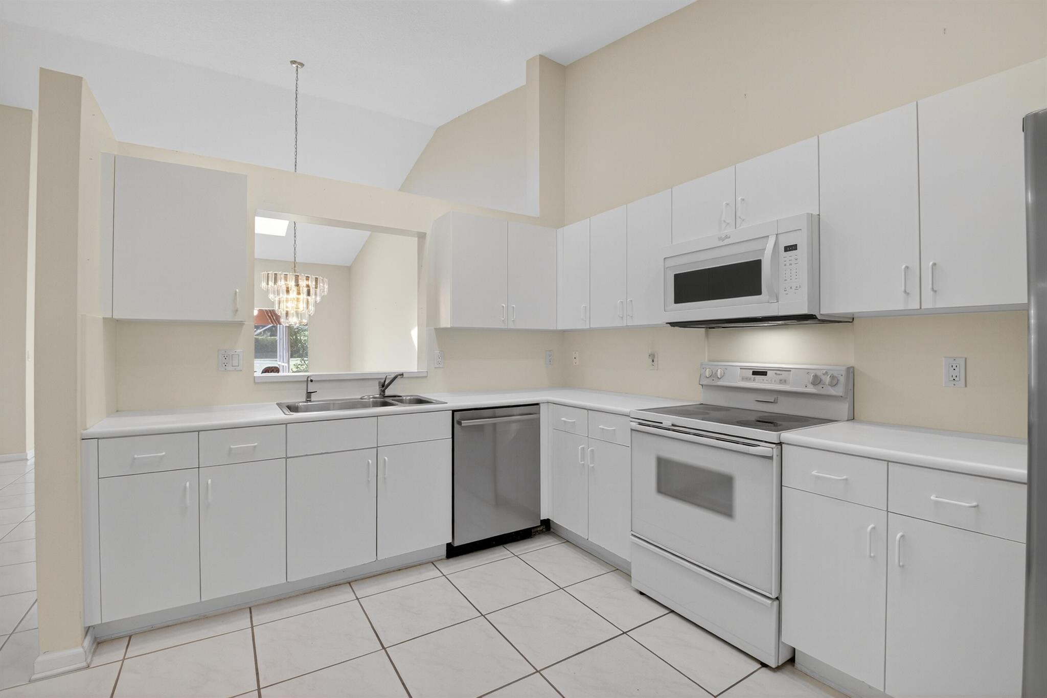 ROYAL LANDINGS - Residential