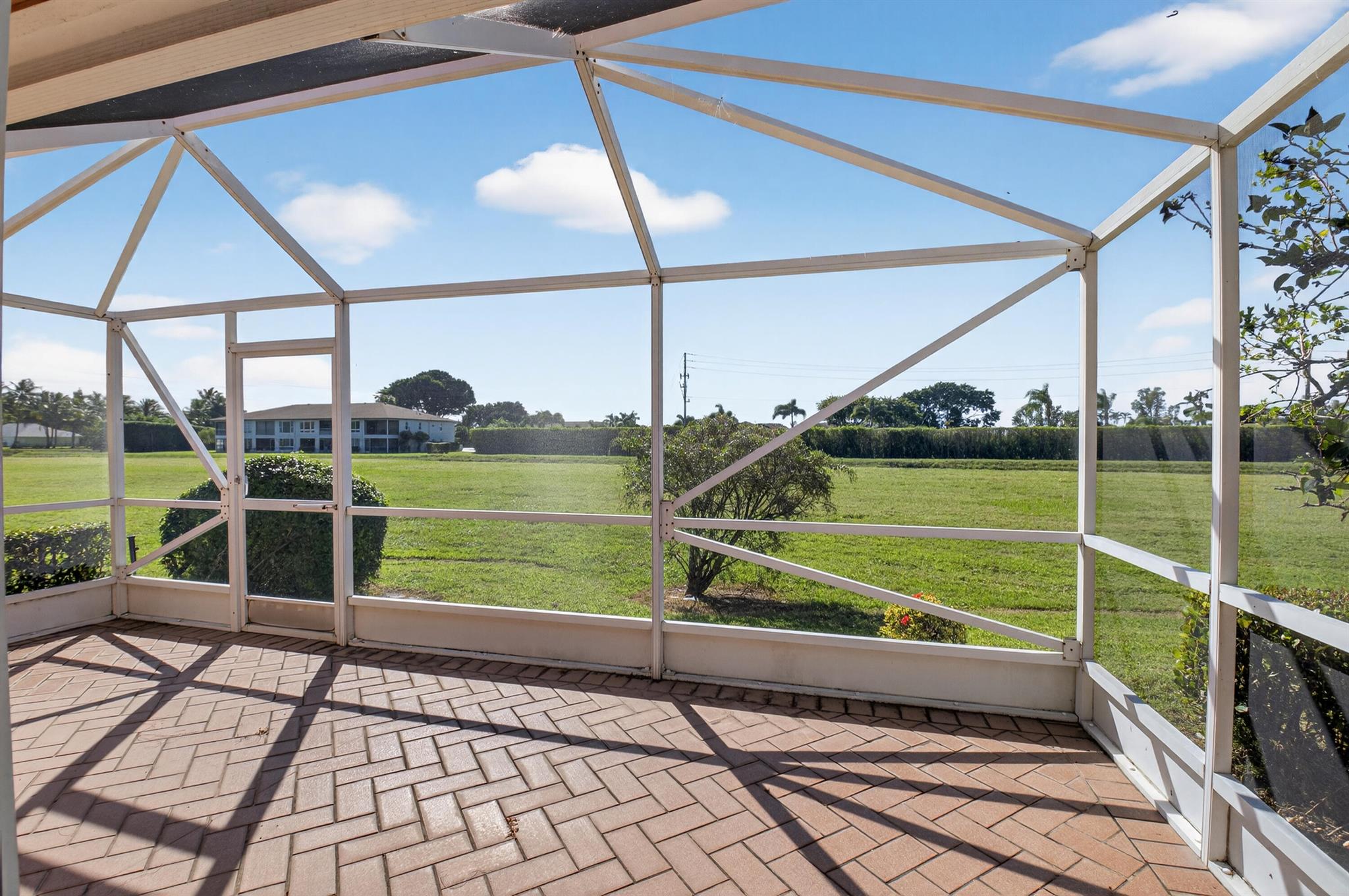 ROYAL LANDINGS - Residential