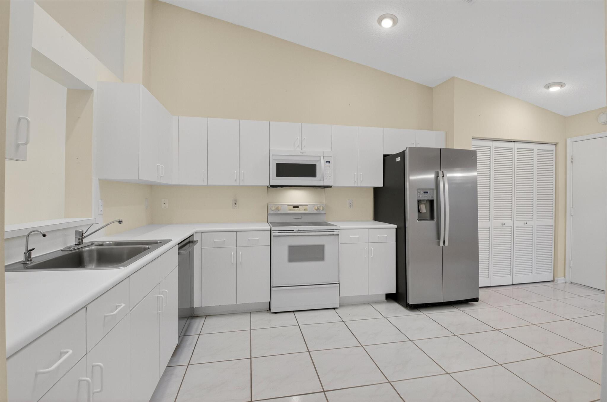 ROYAL LANDINGS - Residential