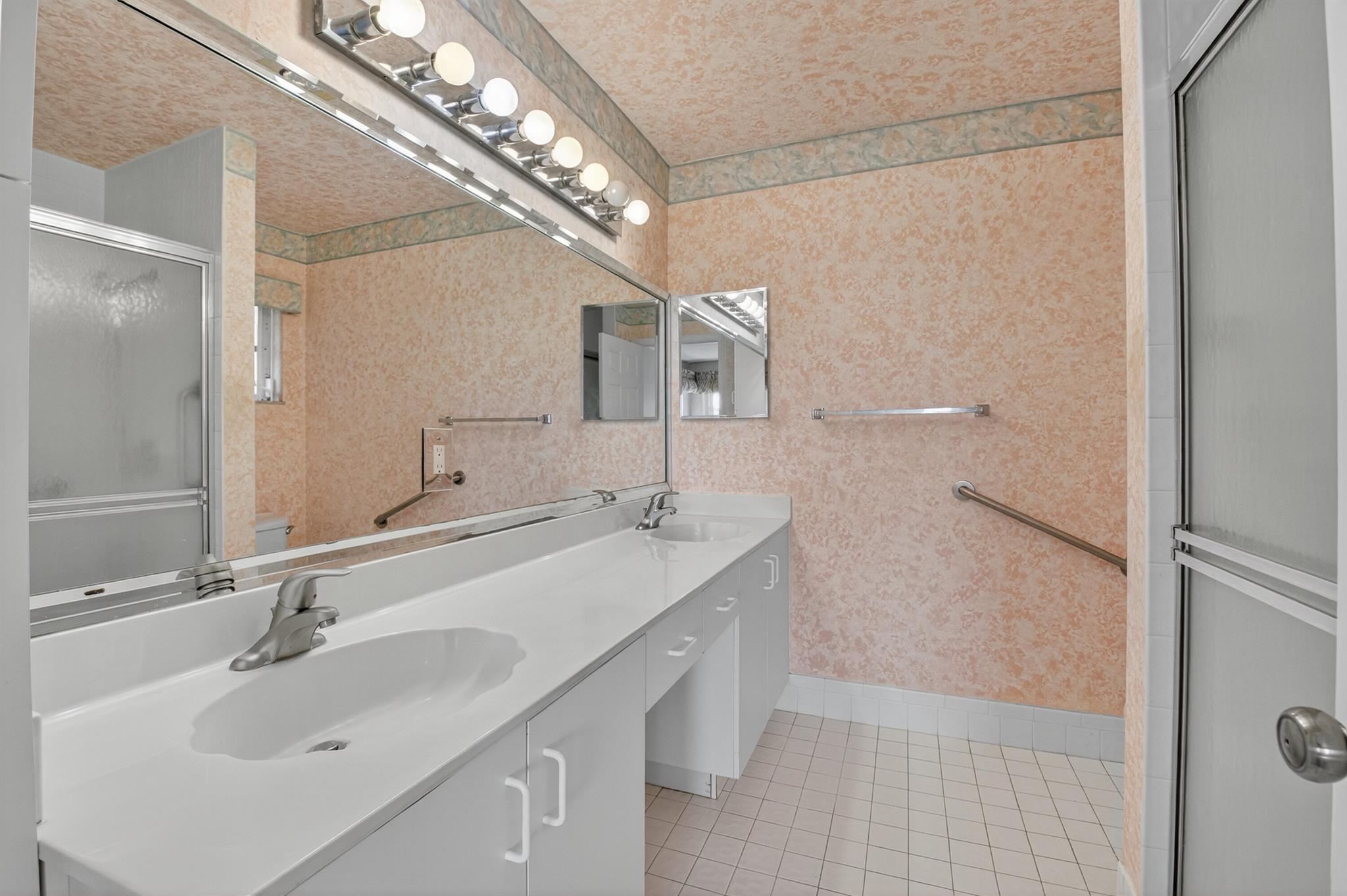 ROYAL LANDINGS - Residential