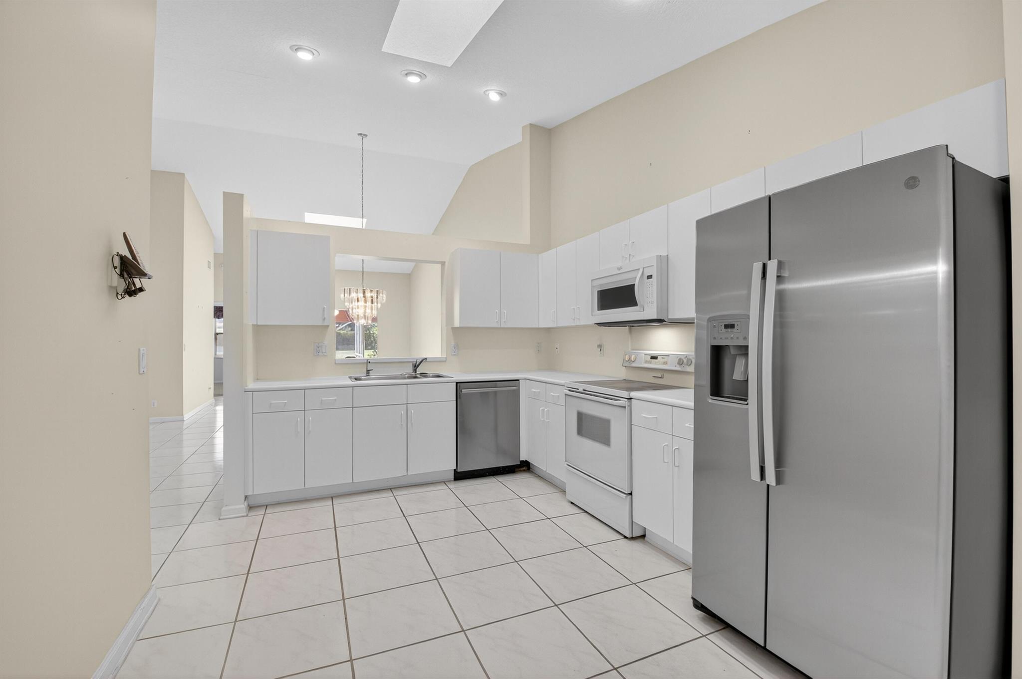 ROYAL LANDINGS - Residential