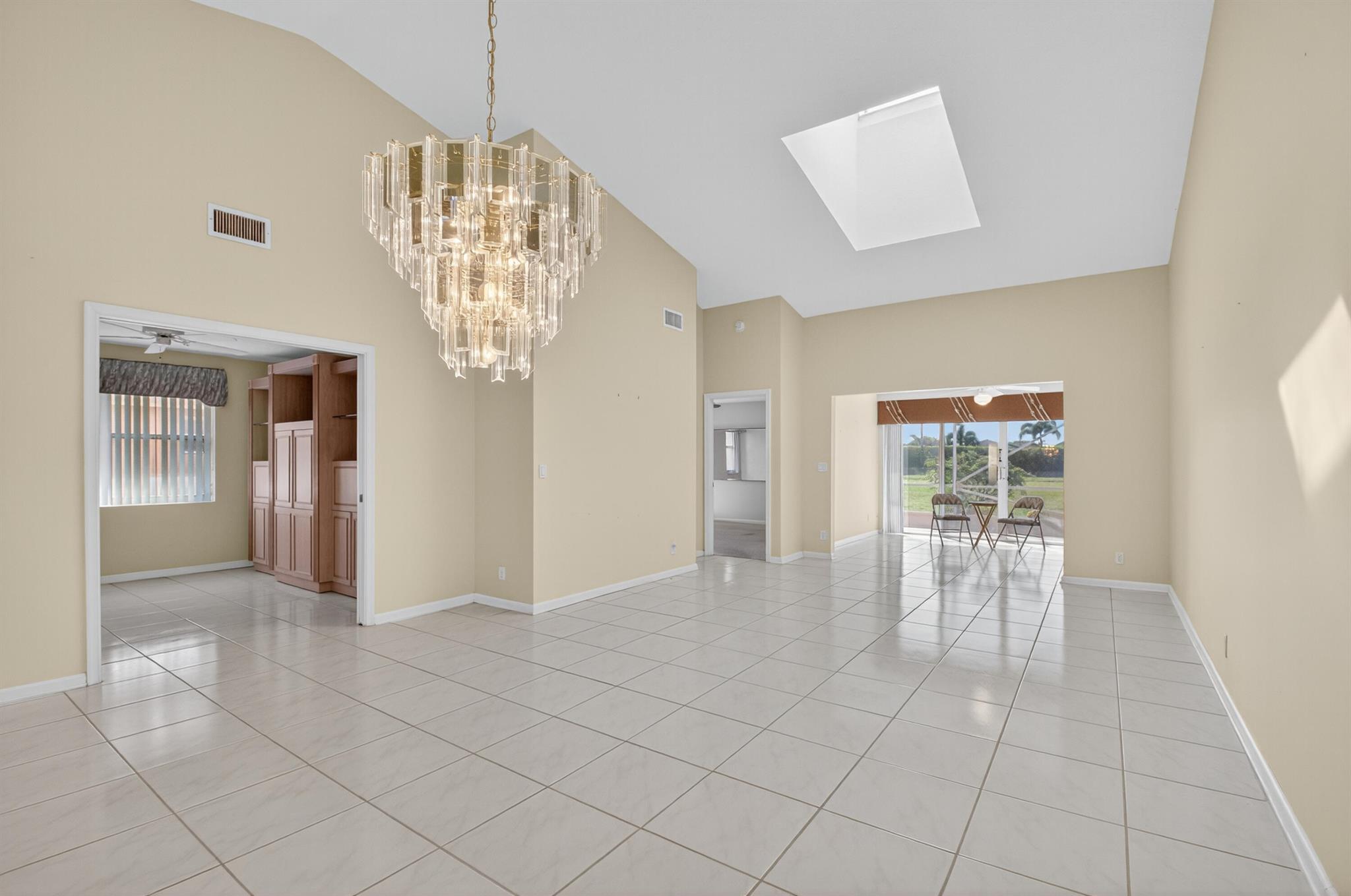 ROYAL LANDINGS - Residential