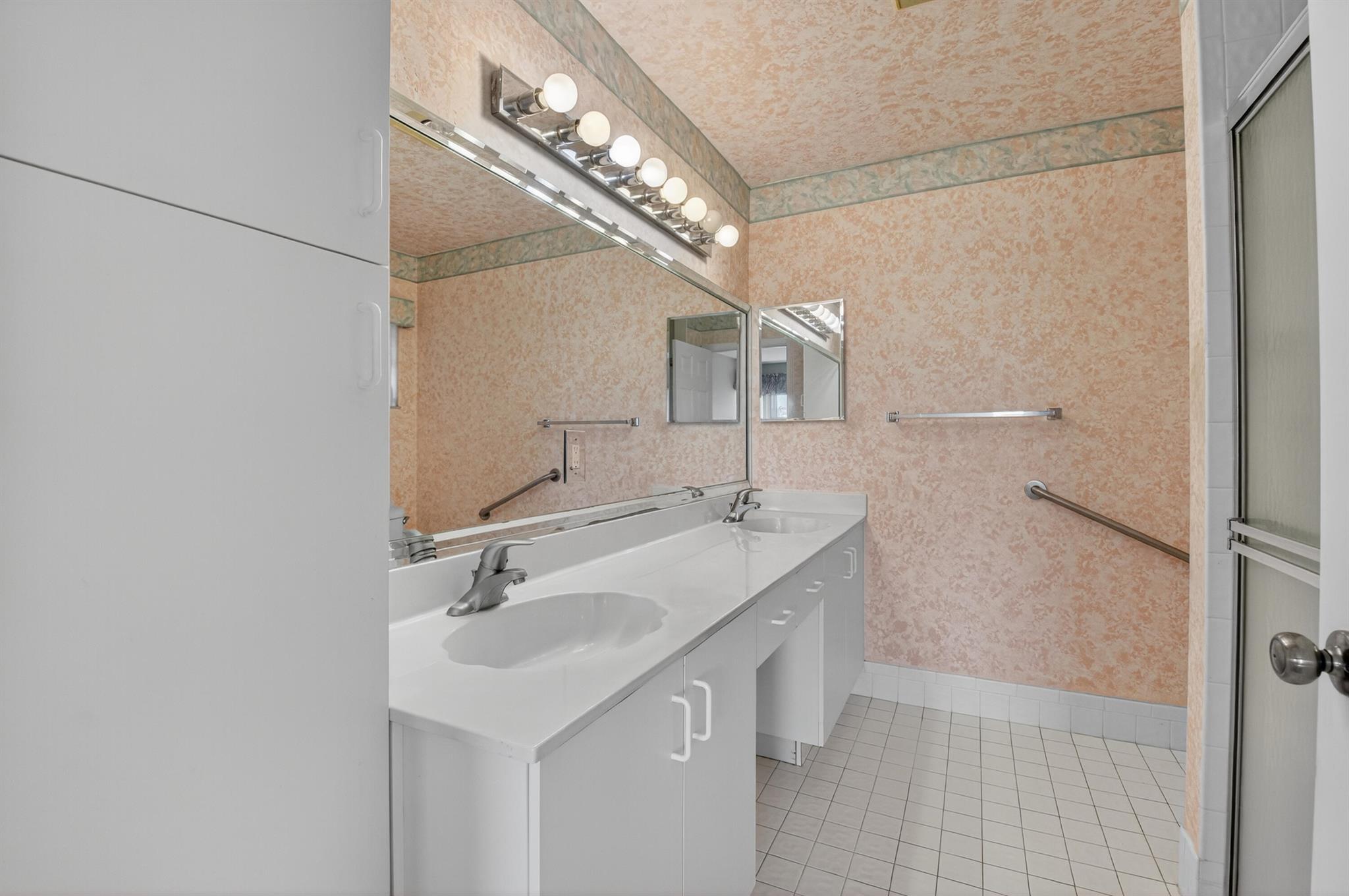 ROYAL LANDINGS - Residential