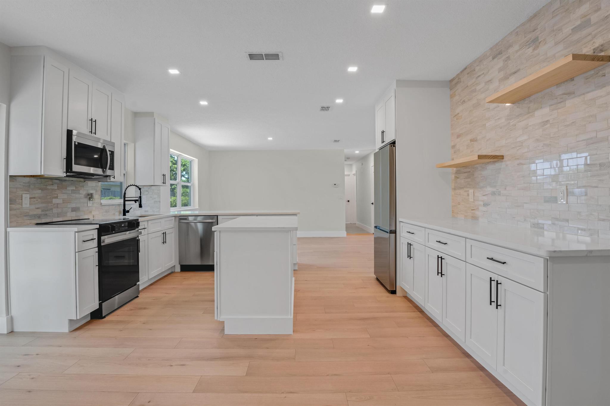 DELRAY SHORES FIRST ADD - Residential