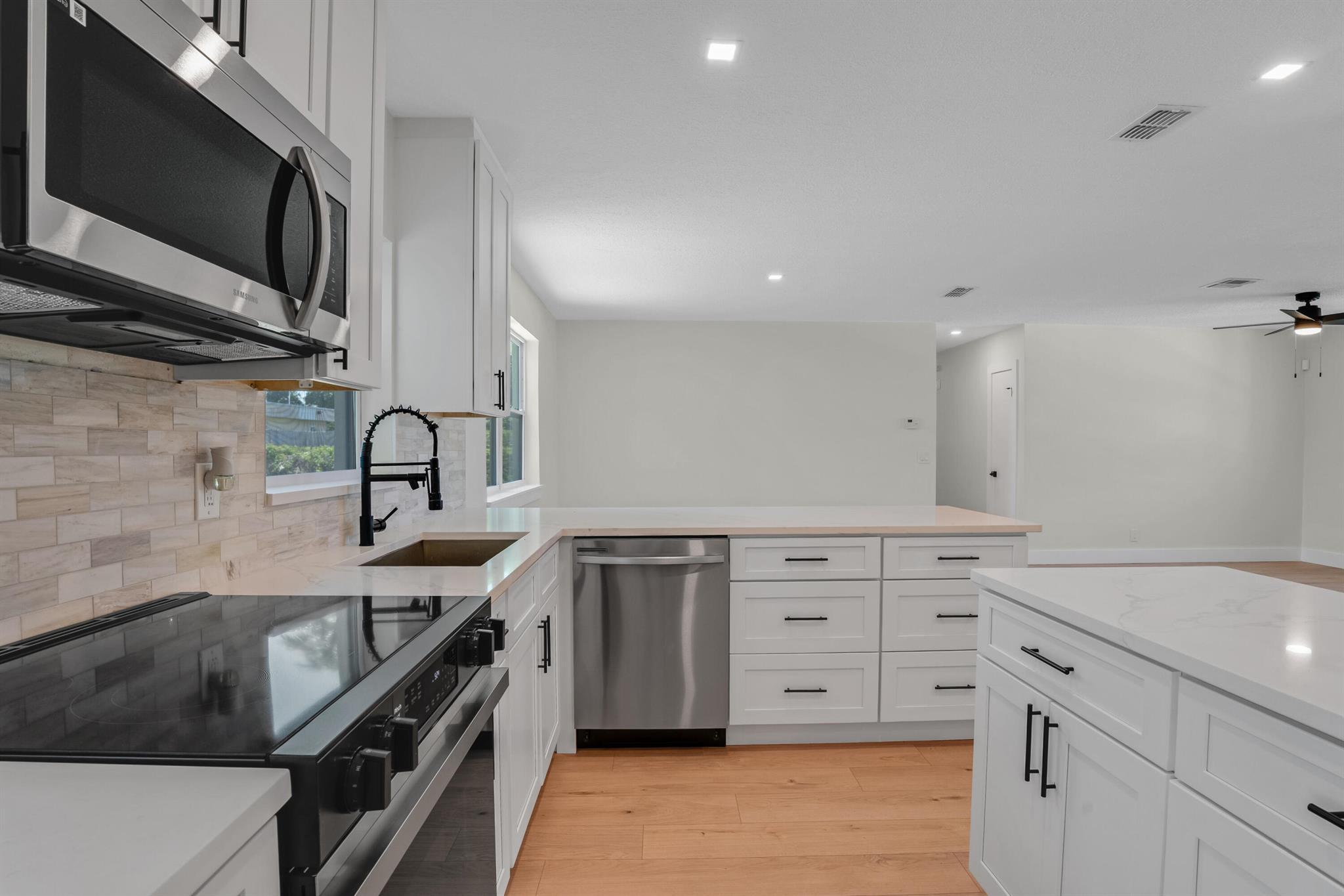 DELRAY SHORES FIRST ADD - Residential