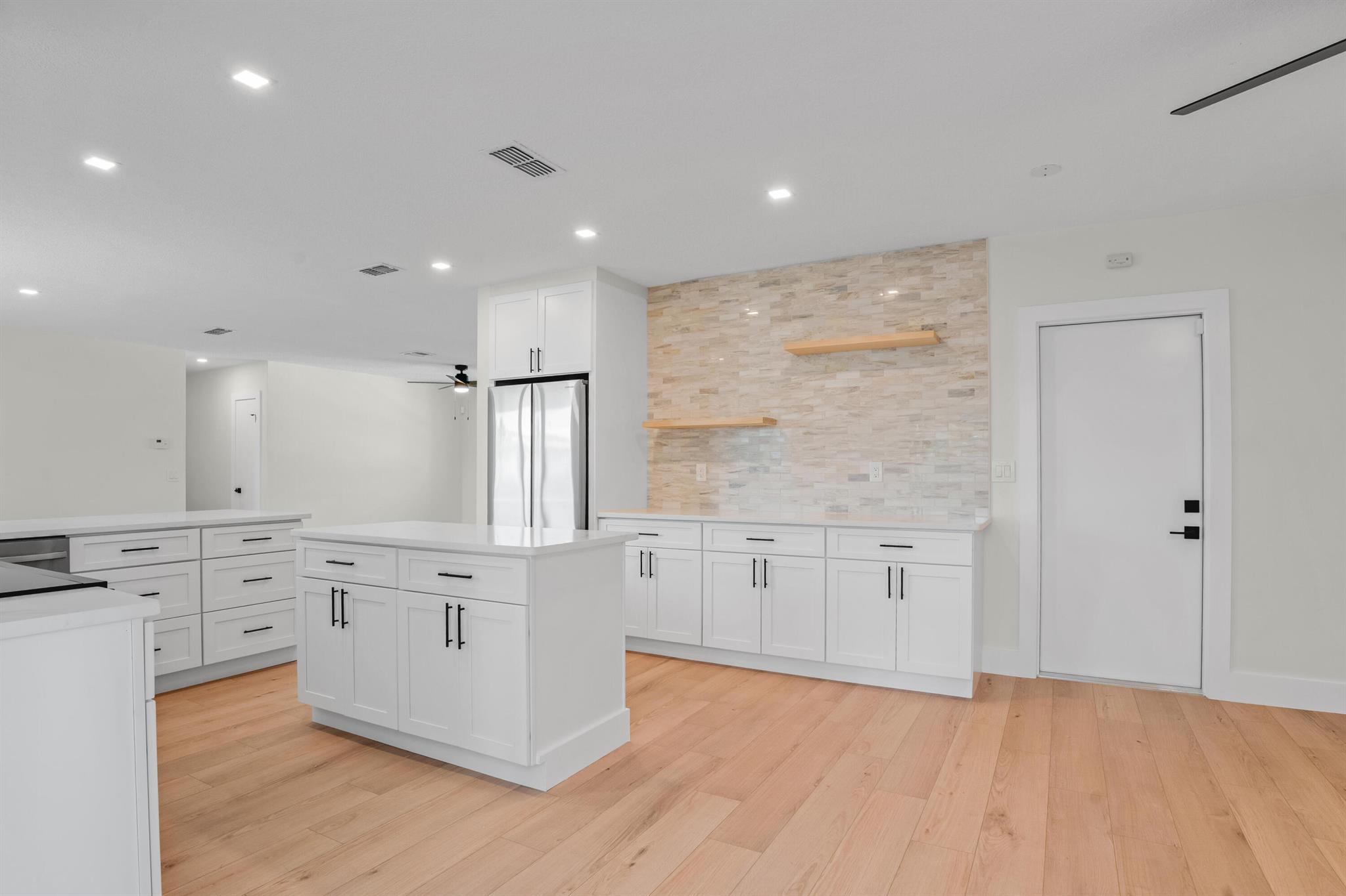 DELRAY SHORES FIRST ADD - Residential