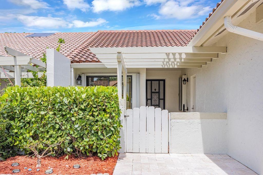 Photo of 21613 Coronado Avenue, Boca Raton, FL 33433 (MLS # R11092131)