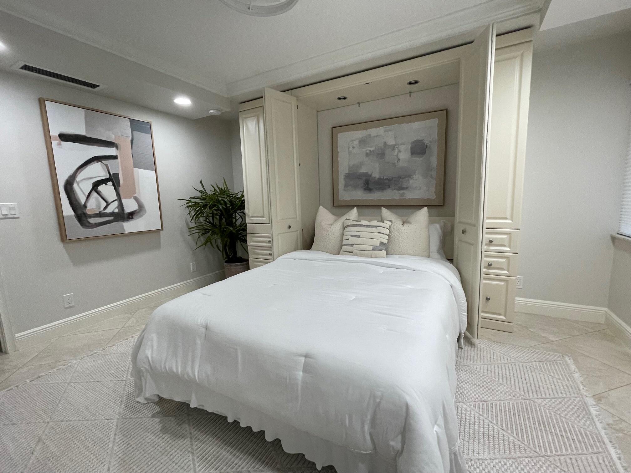 TWELVE OAKS CONDO - Residential