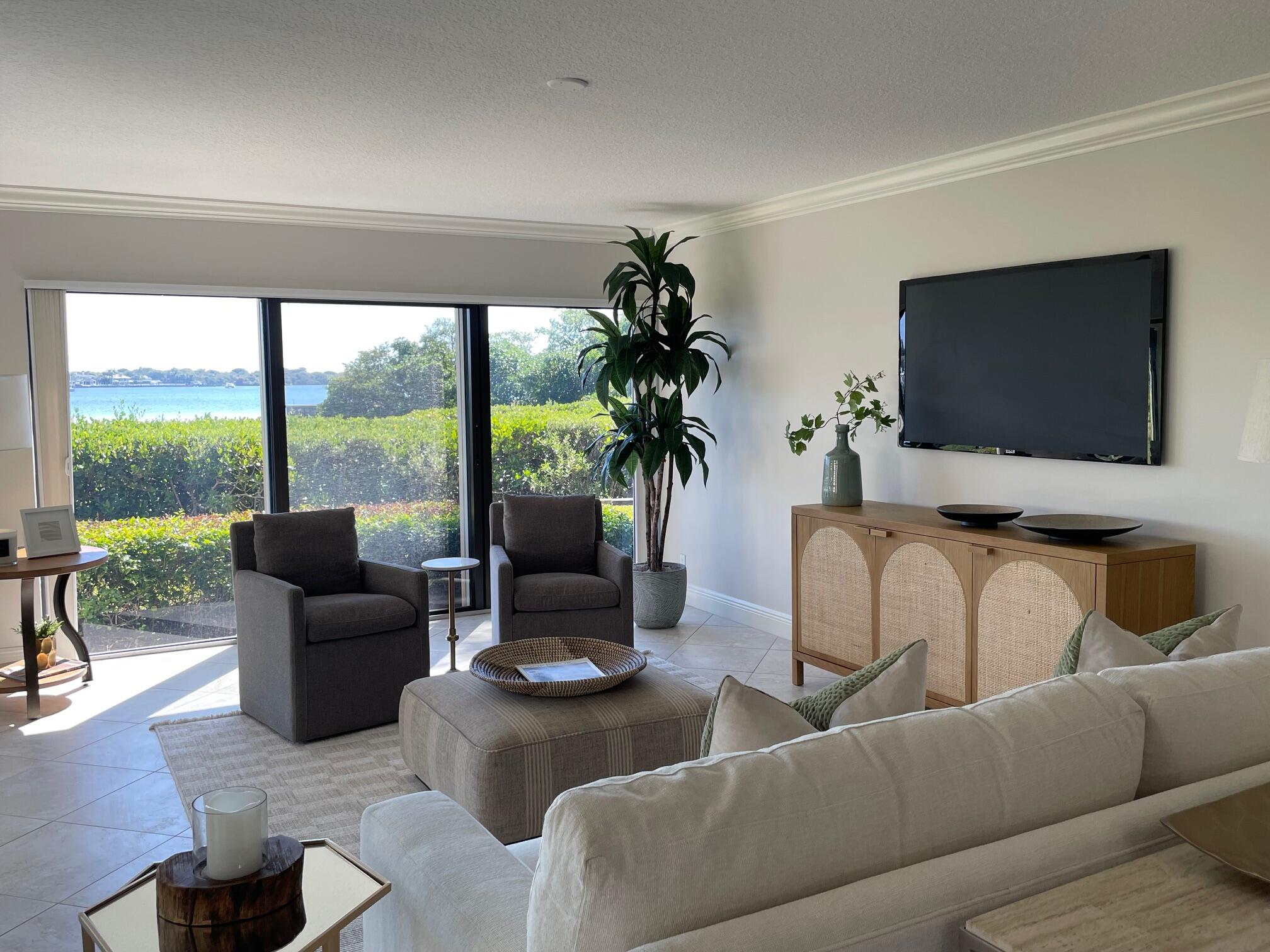 1660 Twelve Oaks Way 106 & 50 Ft Dock W/30k Li