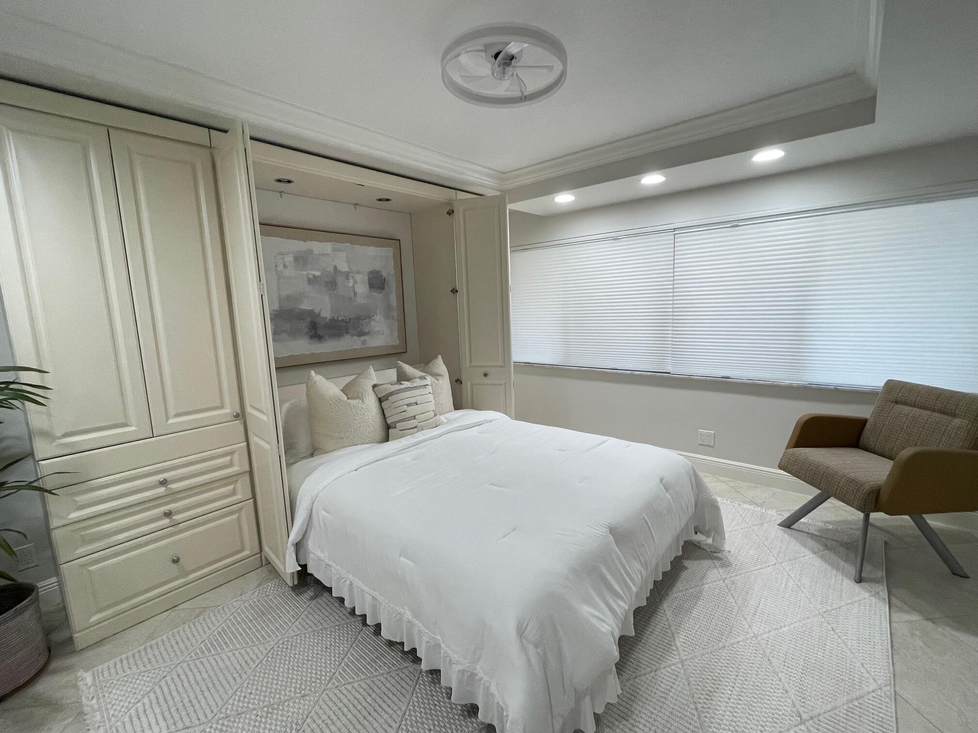 TWELVE OAKS CONDO - Residential