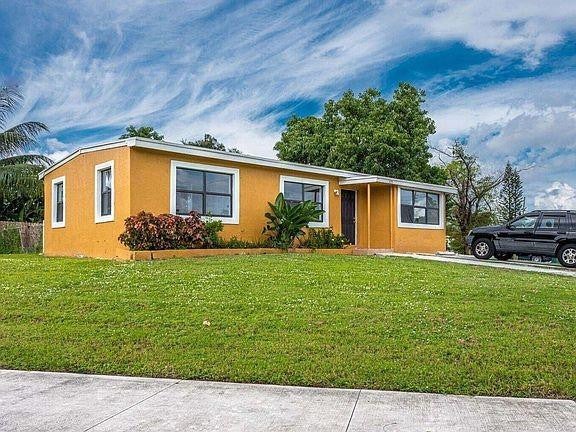 Photo of 3105 Ocean Parkway, Boynton Beach, FL 33435 (MLS # F10482304)