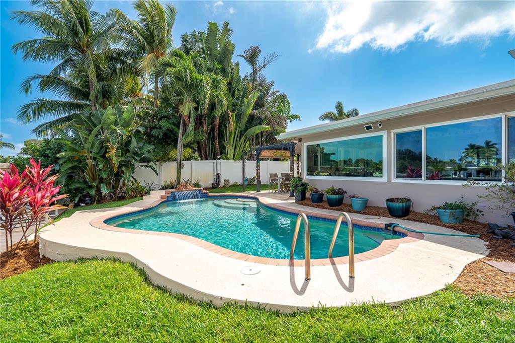 Poinsettia Heights River - Residential