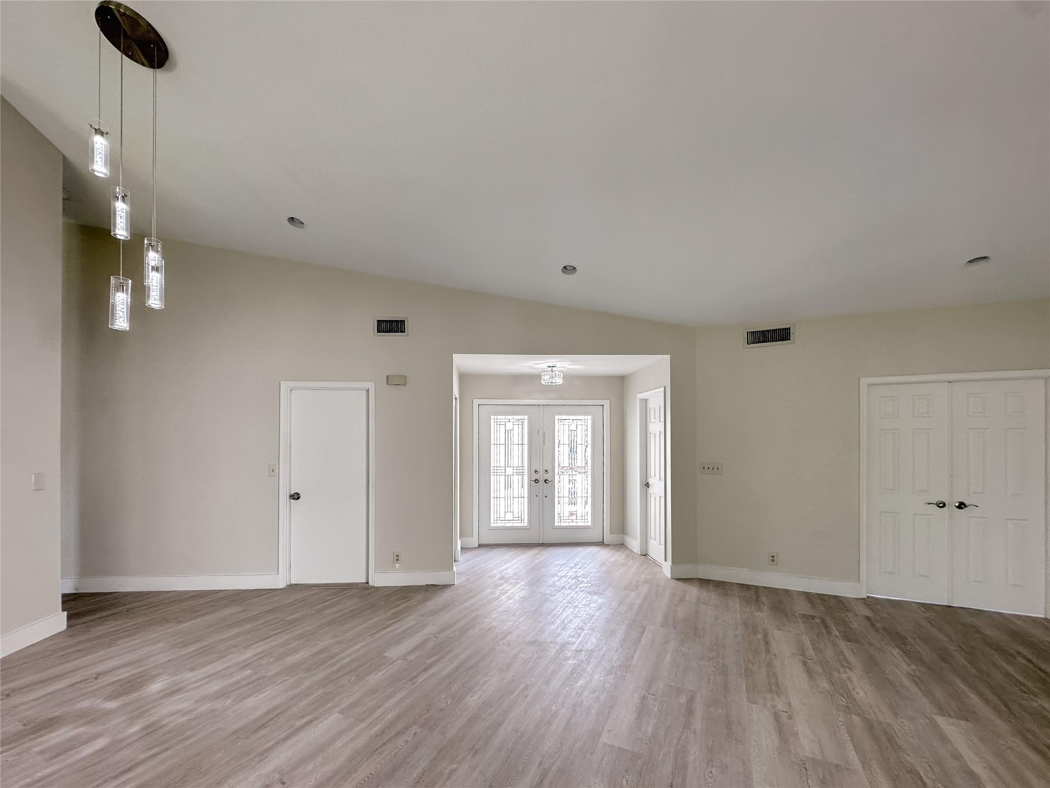 BOULEVARD WOODS EAST - Residential