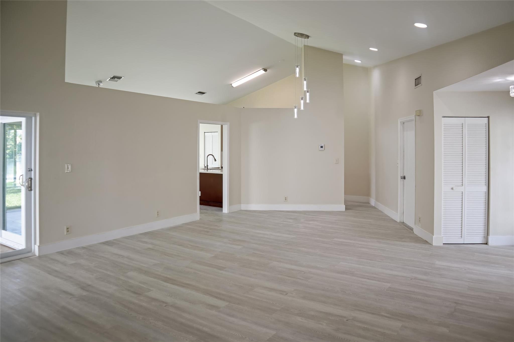 BOULEVARD WOODS EAST - Residential