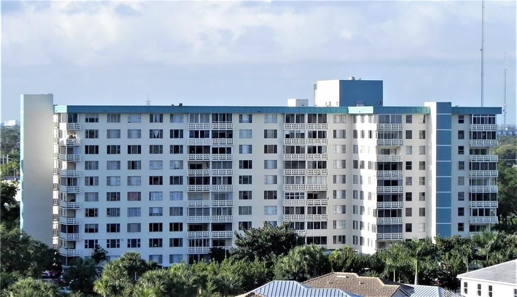 Photo of 4330 Hillcrest Dr Dr #903, Hollywood, FL 33021 (MLS # F10349683)