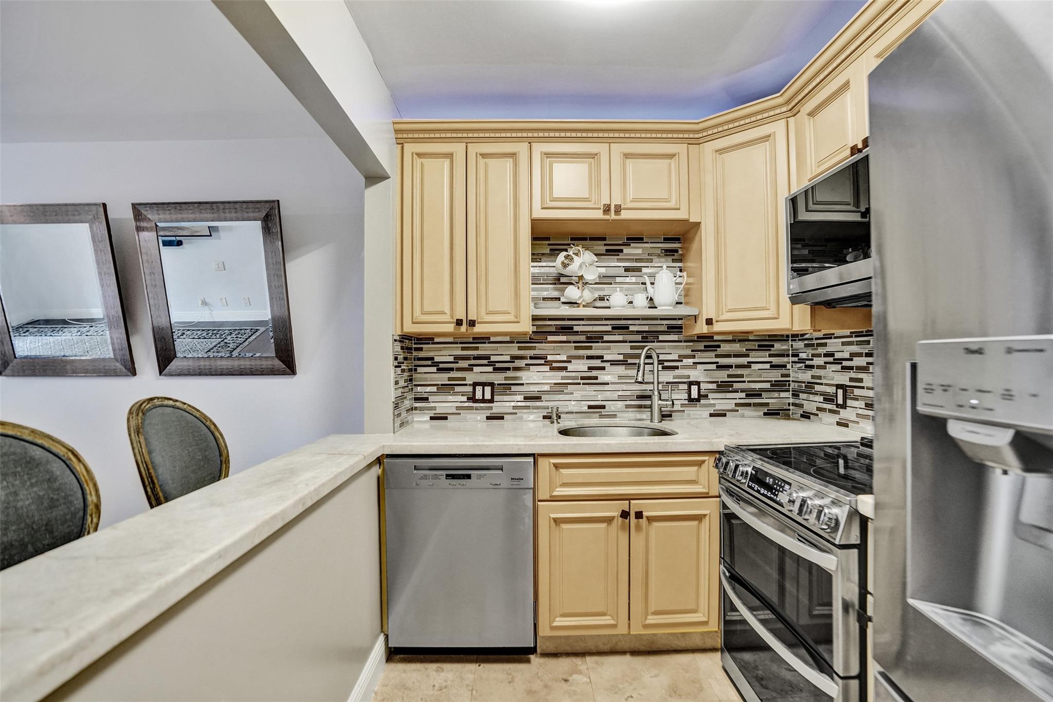101 E Mcnab Rd 407