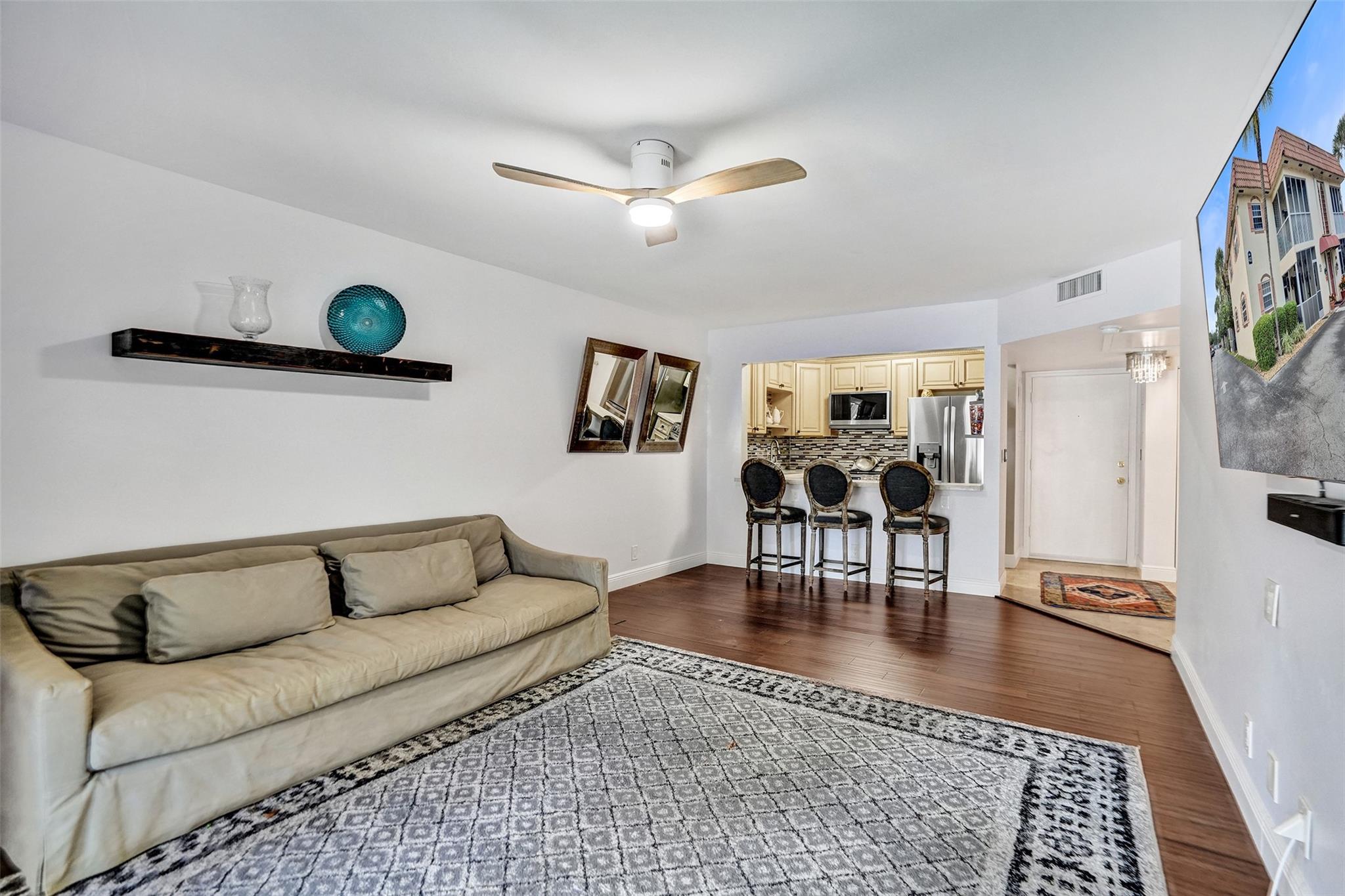 101 E Mcnab Rd 407