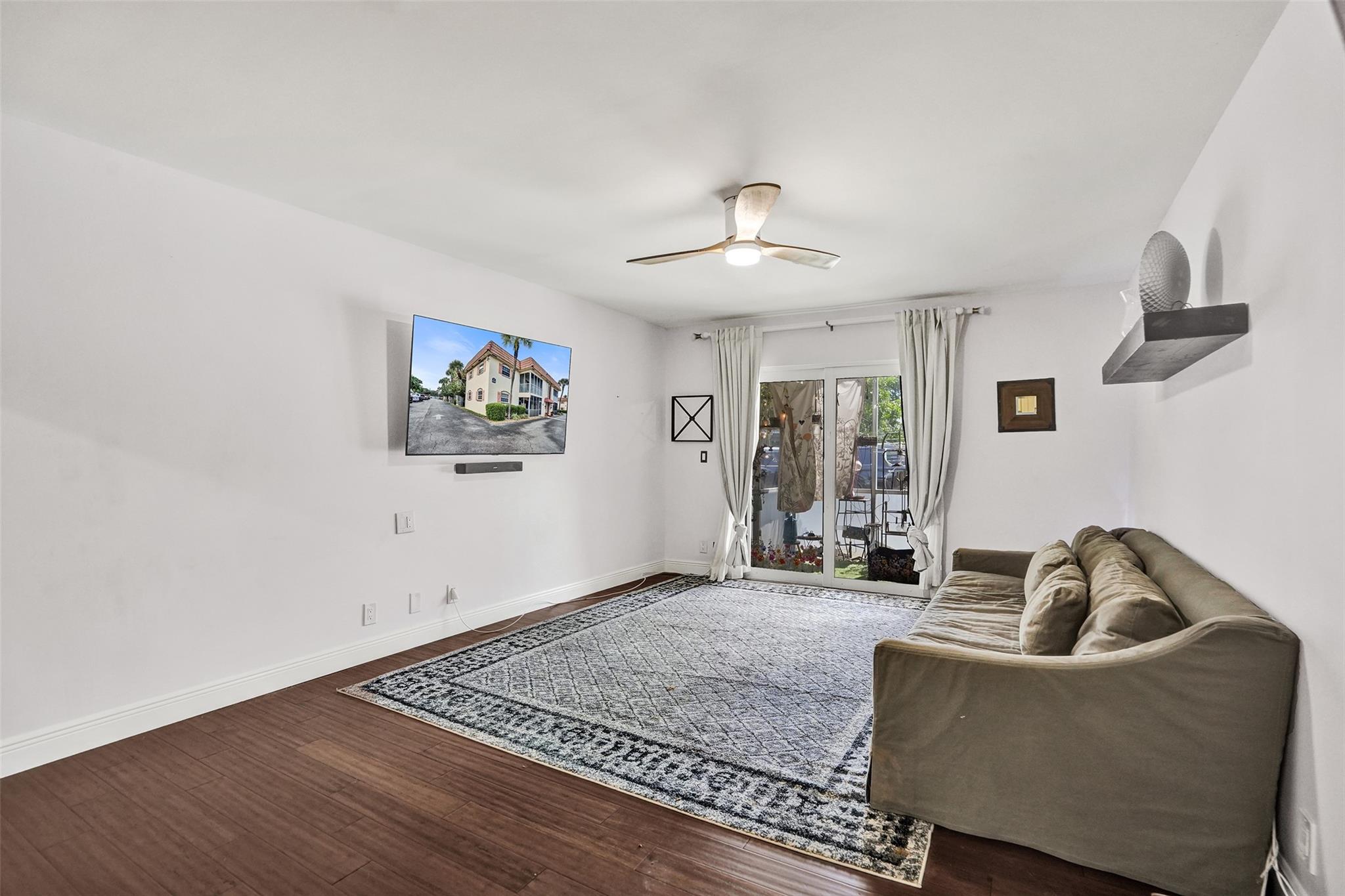 101 E Mcnab Rd 407